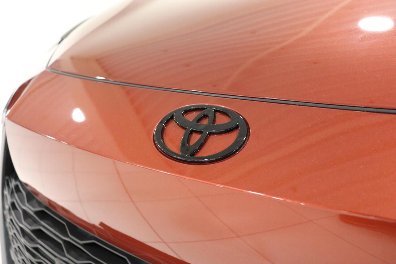 Toyota C-HR 2.0 Plug-in Hybrid 220 Dynamic, Zwarte 18" inch velgen & Logo's, Oranje Accenten en Remklauwen, Stuur & Stoelverwarming!