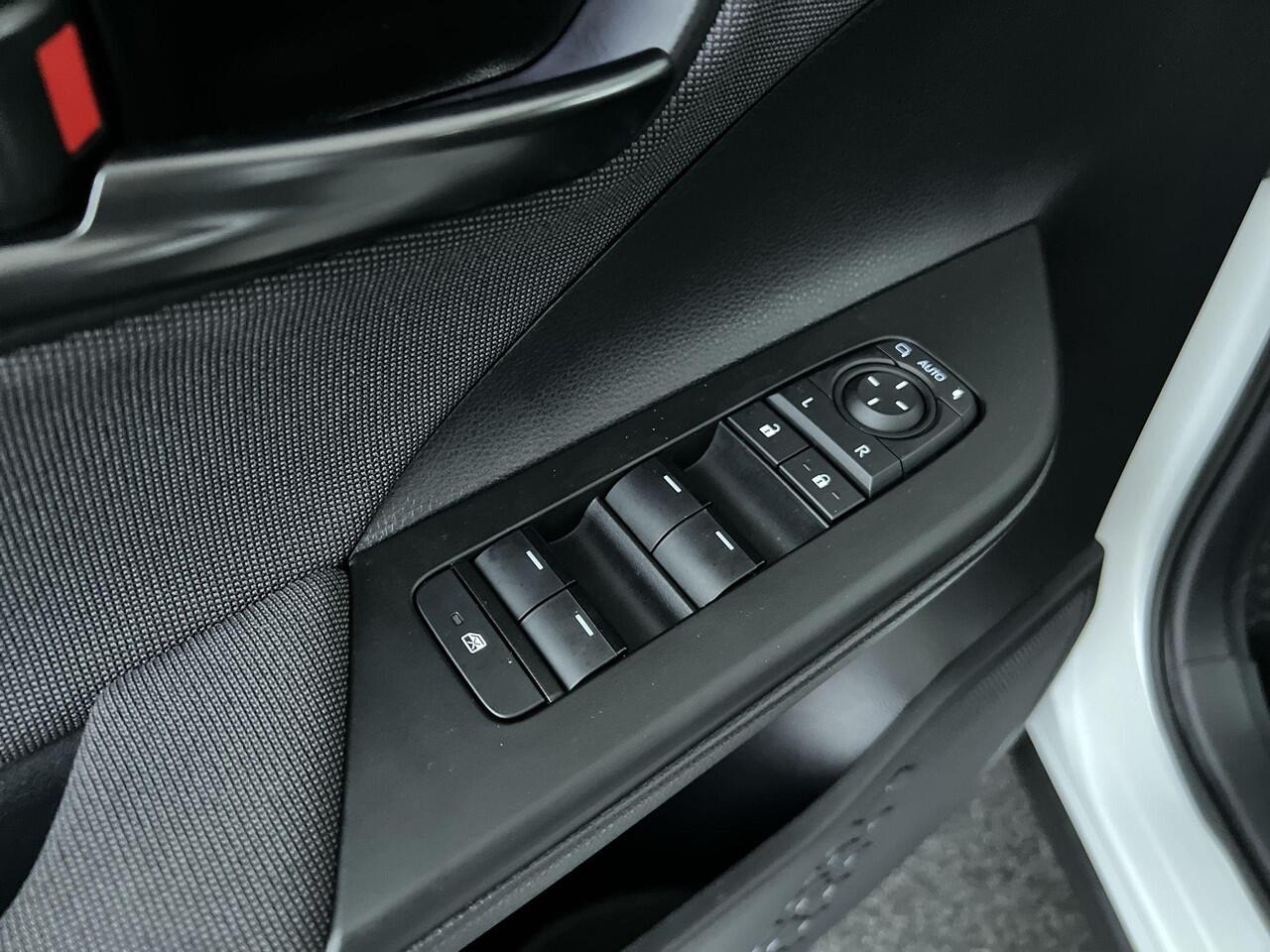 Toyota C-HR 1.8 Hybrid 140 First Edition | Elektrische Achterklep | Rondom Camera | Navi