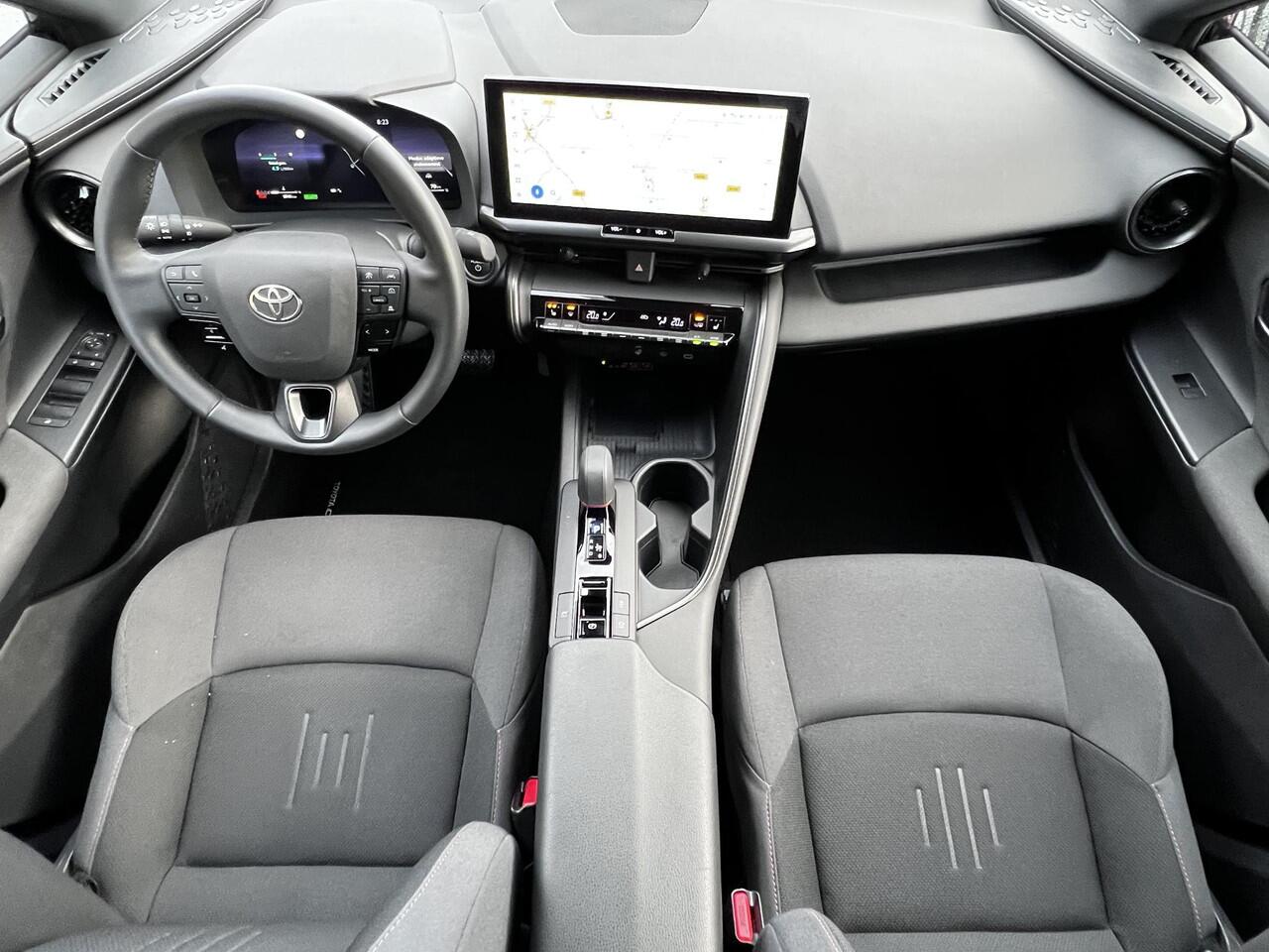 Toyota C-HR 1.8 Hybrid 140 First Edition / Fabrieksgarantie tot 10 jaar mogelijk * / Stuur-, stoel- en voorruitverwarming / Navigatie / Camera / Climate Control / Apple Carplay/Android auto / 18" LM wielen /