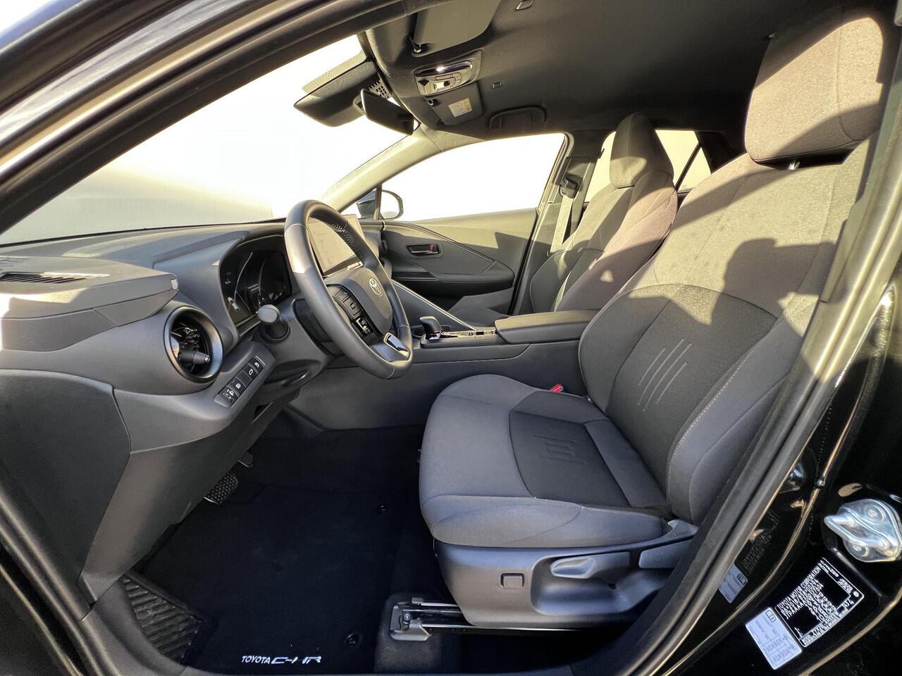 Toyota C-HR 1.8 Hybrid 140 First Edition / Fabrieksgarantie tot 10 jaar mogelijk * / Stuur-, stoel- en voorruitverwarming / Navigatie / Camera / Climate Control / Apple Carplay/Android auto / 18" LM wielen /