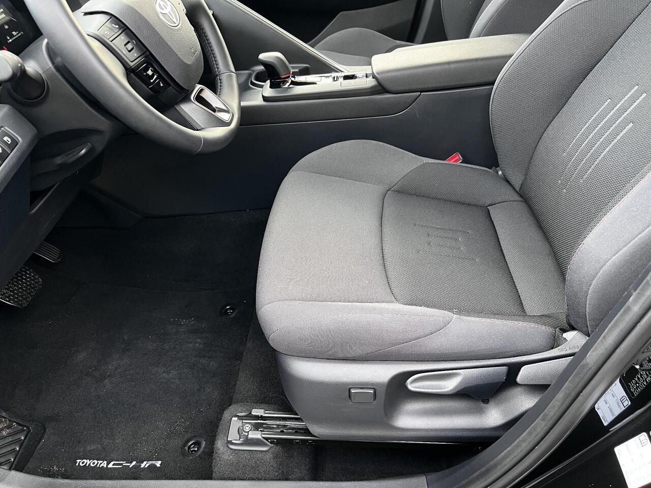 Toyota C-HR 1.8 Hybrid 140 First Edition / Stuur-, Stoel- en Voorruitverwarming / Adaptief Cruise Control / Navigatie / Achteruitrijcamera / Climate Control / Apple Carplay & Android auto / 18" LM Velgen /