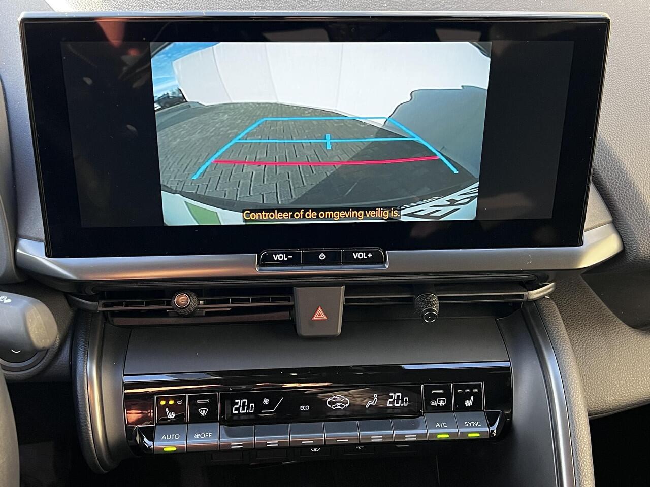 Toyota C-HR 1.8 Hybrid 140 First Edition / Stuur-, Stoel- en Voorruitverwarming / Adaptief Cruise Control / Navigatie / Achteruitrijcamera / Climate Control / Apple Carplay & Android auto / 18" LM Velgen /