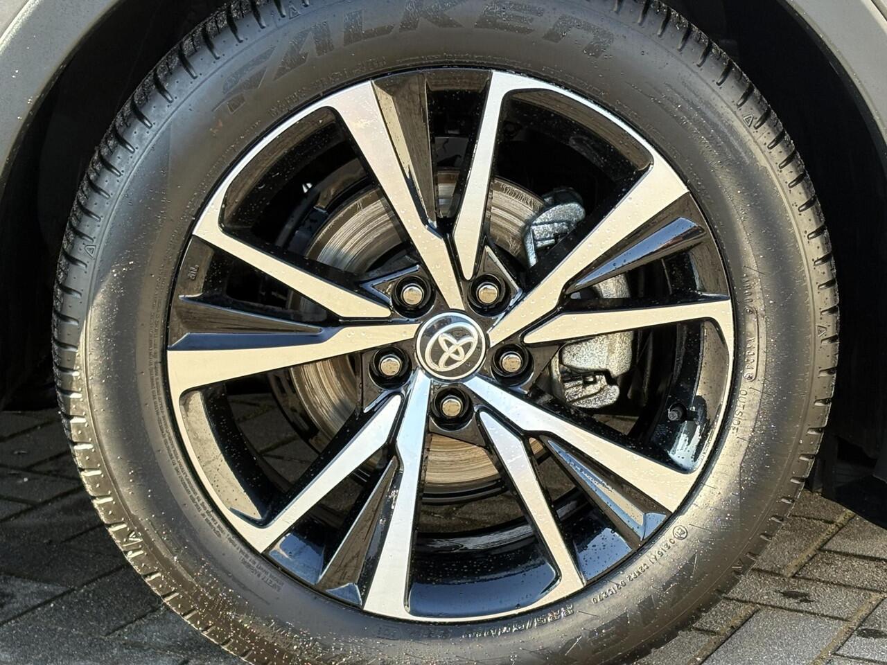 Toyota C-HR 1.8 Hybrid 140 First Edition / Fabrieksgarantie tot 10 jaar mogelijk / Stuur-, stoel- en voorruitverwarming / Navigatie / Camera / Climate Control / Apple Carplay/Android auto / 18" LM wielen /