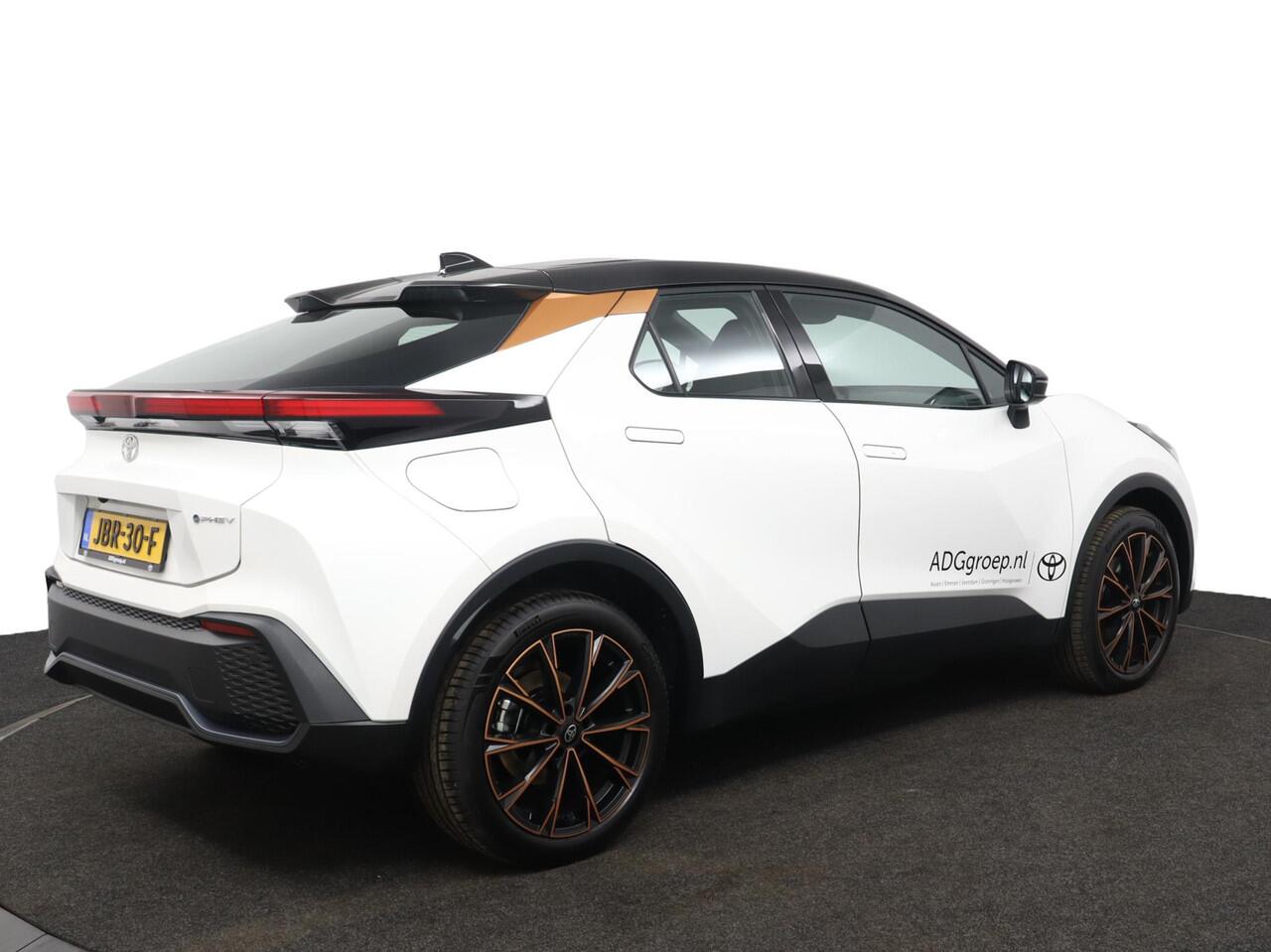 Toyota C-HR 2.0 Plug-in Hybrid 220 ADG Limited Edition DEMOVOORDEEL! | Copper Pack | 19" Lichtmetalen Velgen | Bi-Tone Kleurstelling | Stoel- & Stuurwielverwarming | Adaptieve Cruise Control |
