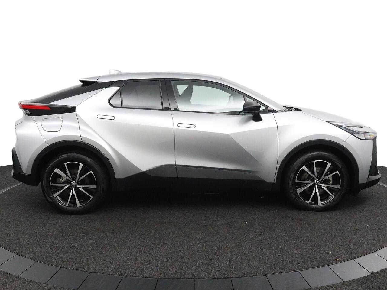 Toyota C-HR 2.0 Plug-in Hybrid 220 Dynamic | 65 KM Elektrische Range | Stoelverwarming | Led Verlichting | Stuurverwarming |