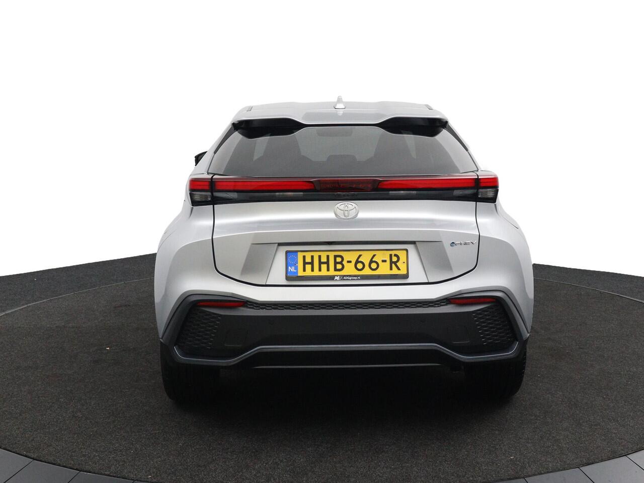 Toyota C-HR 2.0 Plug-in Hybrid 220 Dynamic | 65 KM Elektrische Range | Stoelverwarming | Led Verlichting | Stuurverwarming |