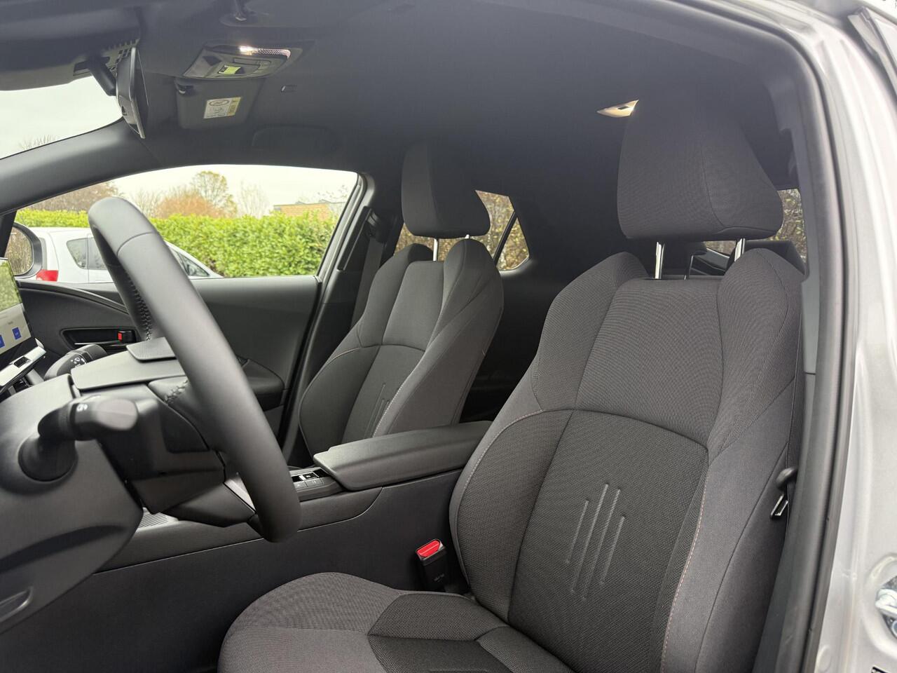 Toyota C-HR 2.0 Plug-in Hybrid 220 Dynamic plus | Stoel-stuurverwarming | Camera | Keyless |