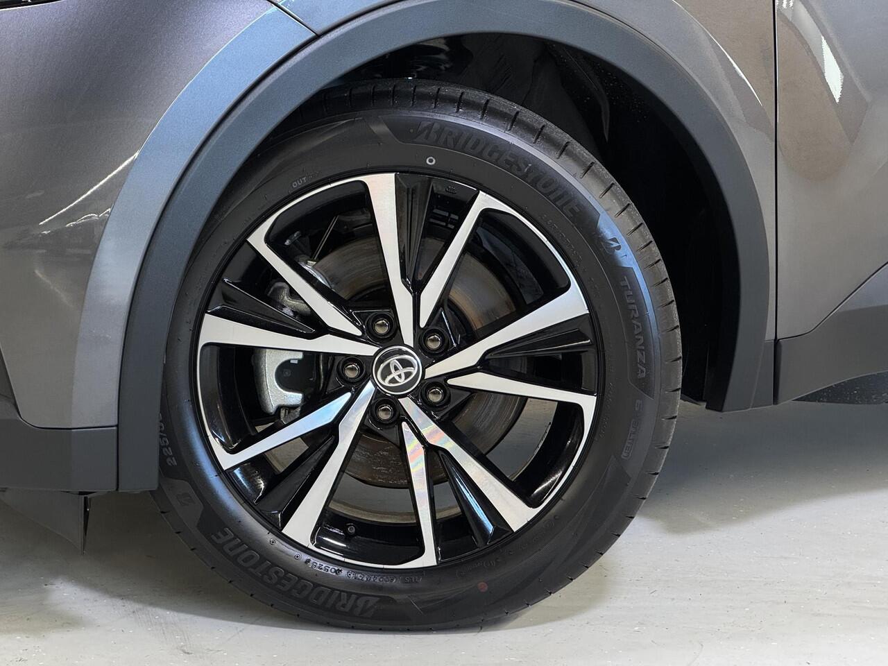 Toyota C-HR 2.0 Plug-in Hybrid 220 Dynamic | BSM | PDC V+A | Stoel/stuur verwarming |