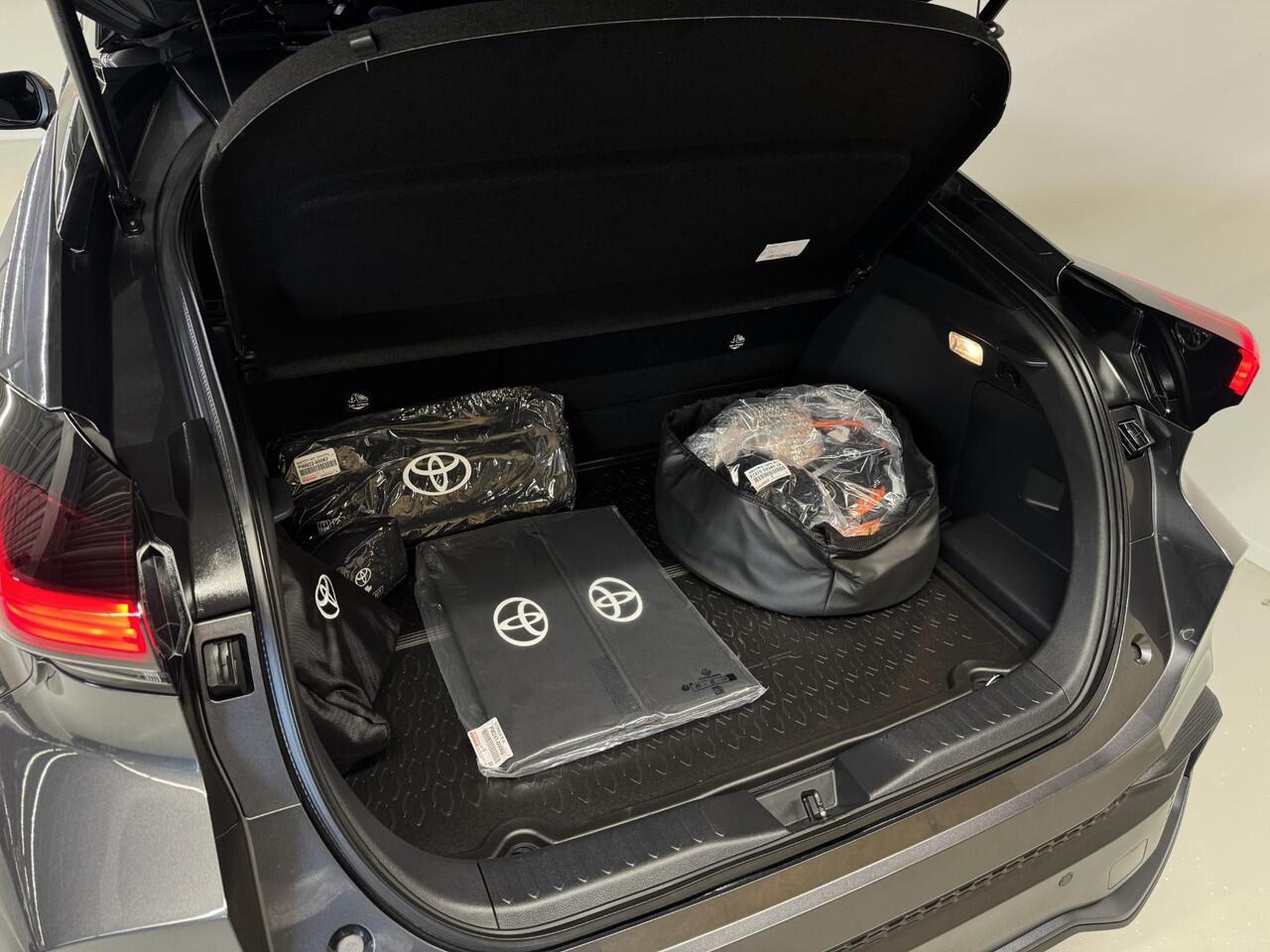 Toyota C-HR 2.0 Plug-in Hybrid 220 Dynamic | BSM | PDC V+A | Stoel/stuur verwarming |