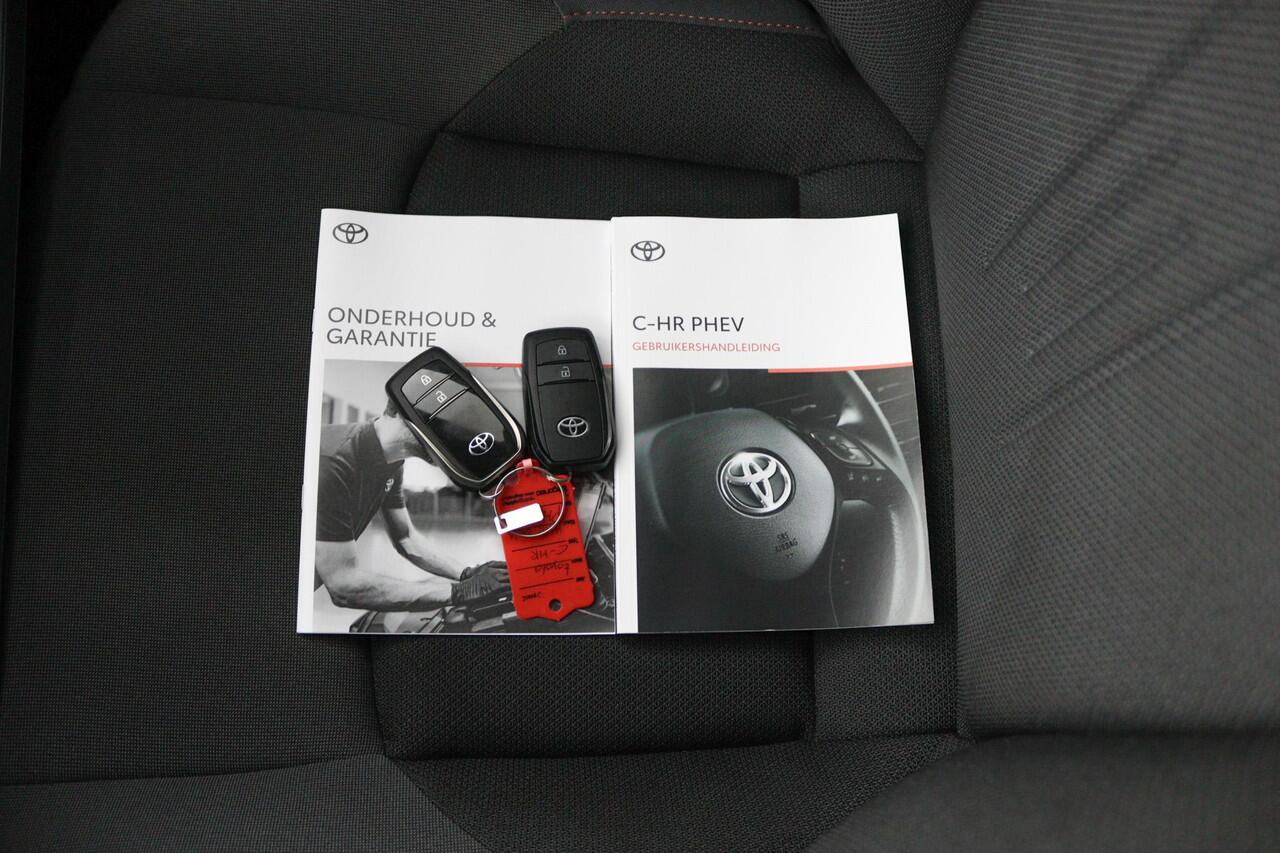 Toyota C-HR 2.0 Plug-in Hybrid 220 Dynamic | Stuur en stoelverwarming | Navigatie | Parkeersensoren |