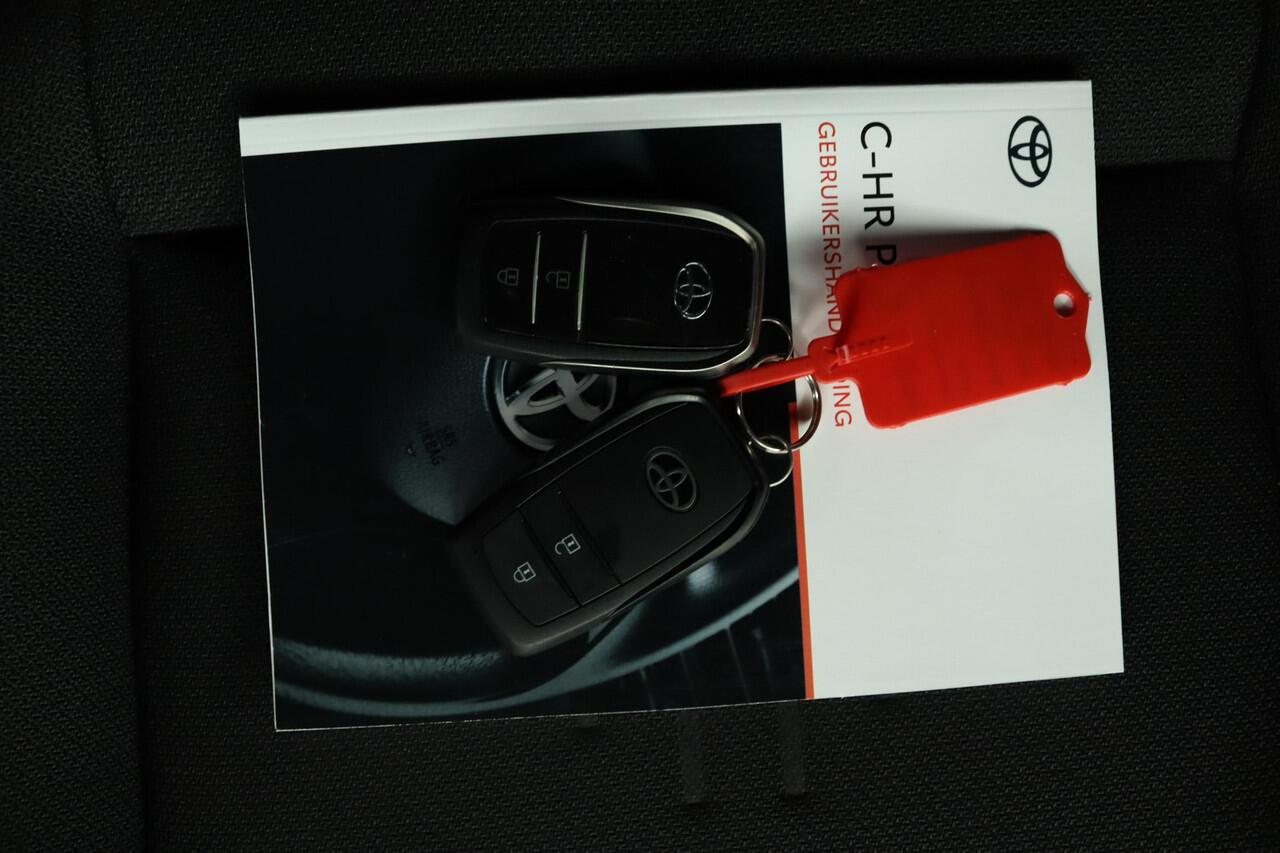 Toyota C-HR 2.0 Plug-in Hybrid 220 Dynamic | Stoel en Stuurverwarming | 65Km elektrisch bereik | Navigatie |