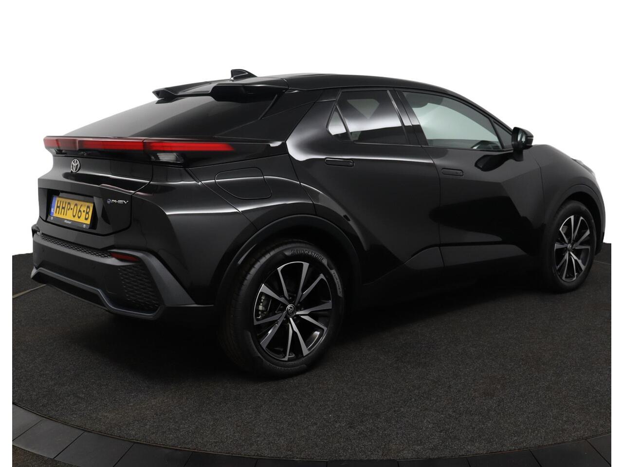 Toyota C-HR 2.0 Plug-in Hybrid 220 Dynamic | Stoel en Stuurverwarming | 65Km elektrisch bereik | Navigatie |