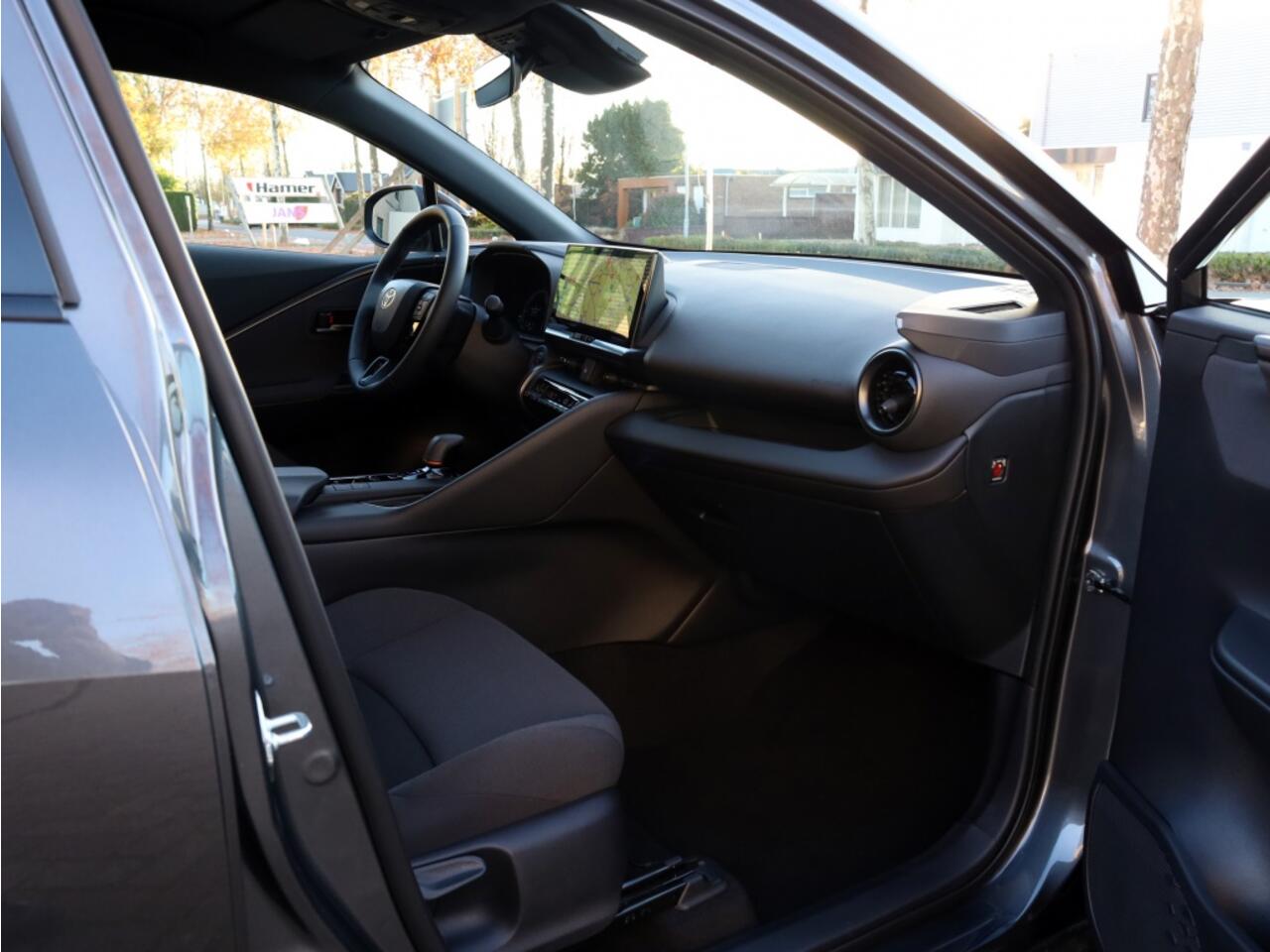 Toyota C-HR 2.0 PHEV 220 Dynamic | Nieuw! | Bi-Tone | Premium Navi | Keyless