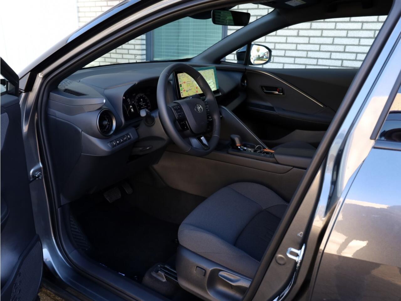 Toyota C-HR 2.0 PHEV 220 Dynamic | Nieuw! | Bi-Tone | Premium Navi | Keyless