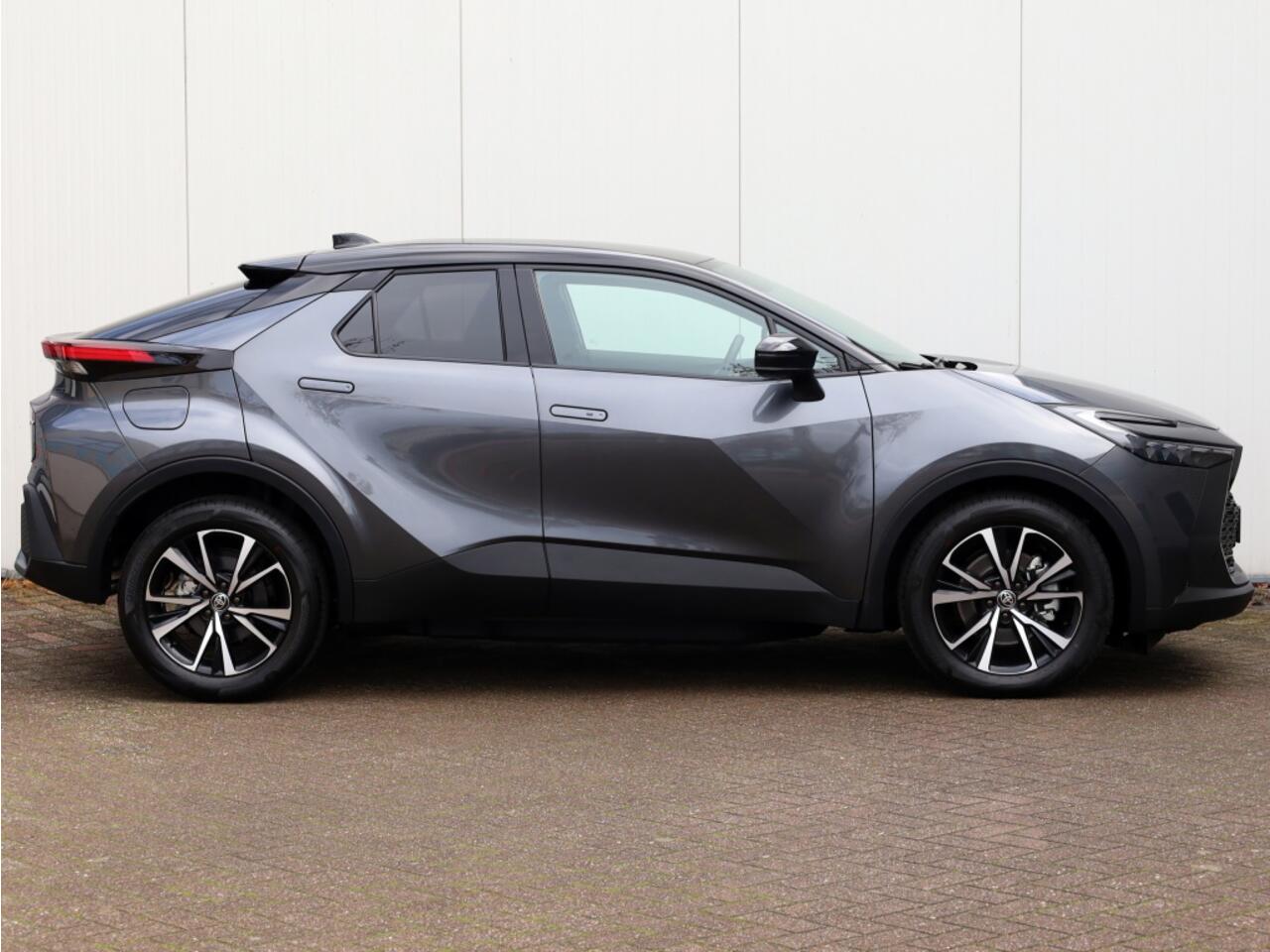 Toyota C-HR 2.0 PHEV 220 Dynamic | Nieuw! | Bi-Tone | Premium Navi | Keyless