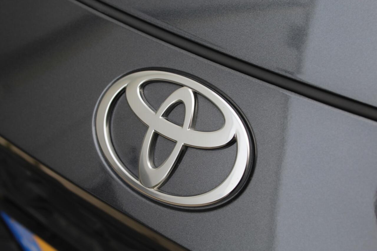 Toyota C-HR 2.0 220 Hybrid Plug-In First Edition / BSM / PDC / Stoelverwarm