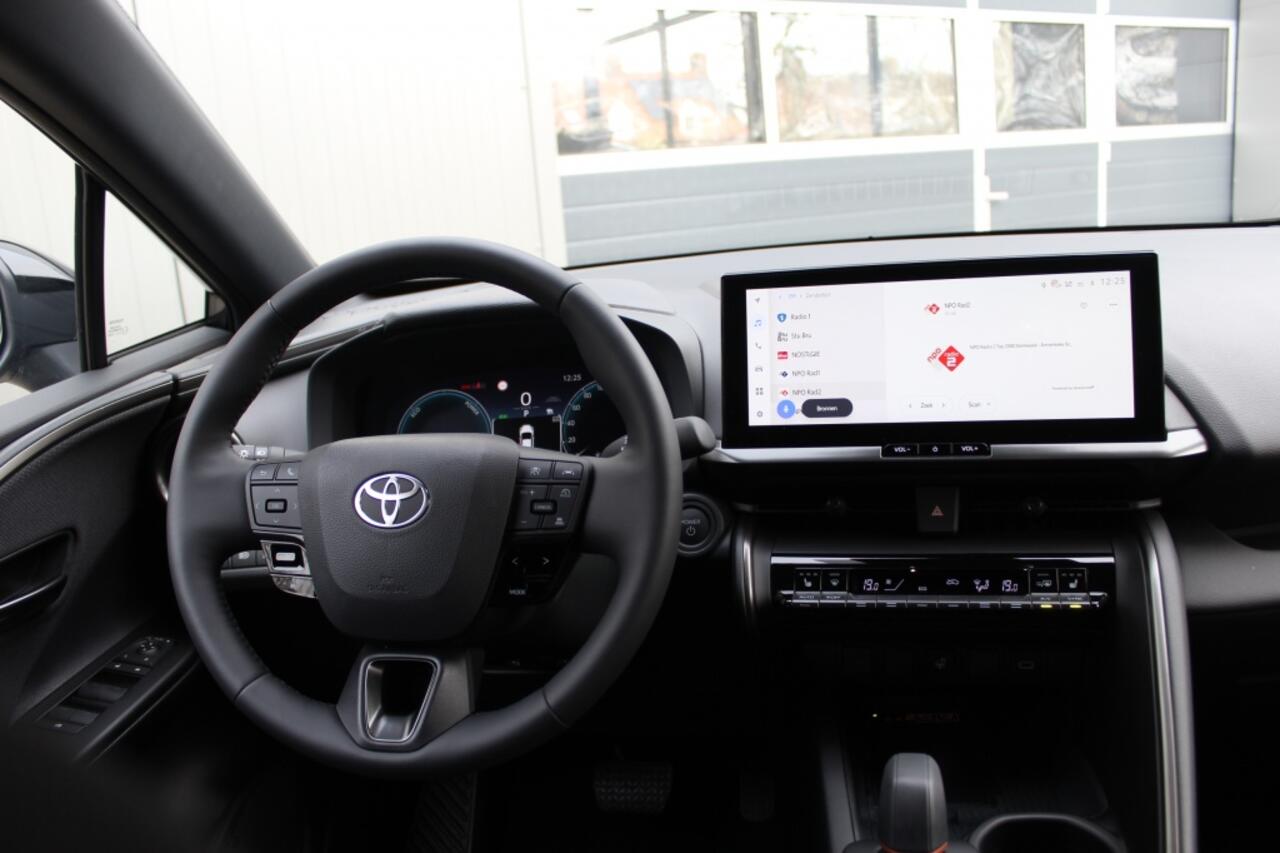 Toyota C-HR 2.0 220 Hybrid Plug-In First Edition / BSM / PDC / Stoelverwarm