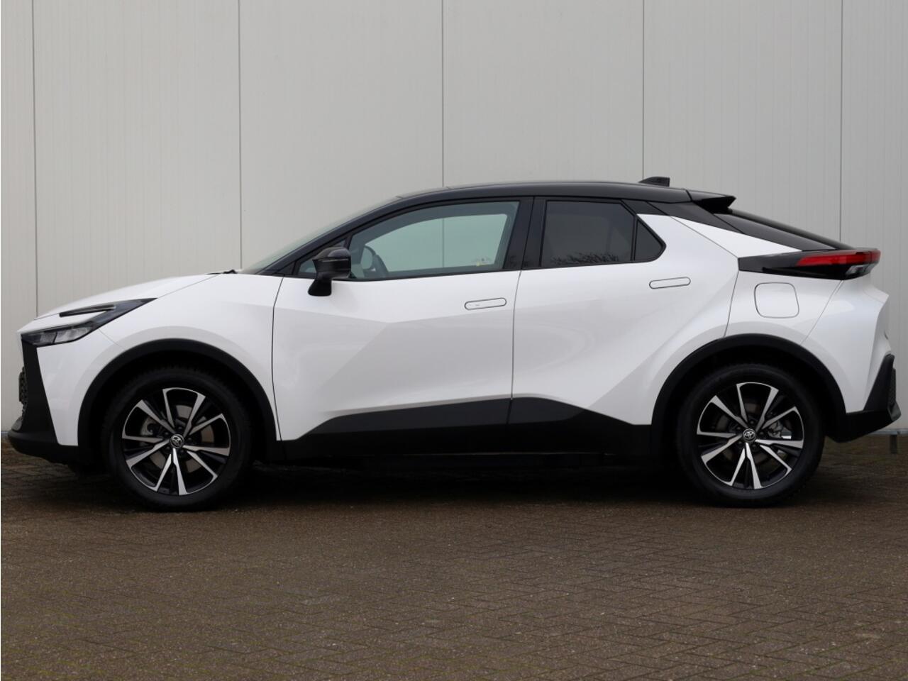 Toyota C-HR 2.0 PHEV 220 Dynamic | Bi-Tone | Premium Navi | Dodehoek