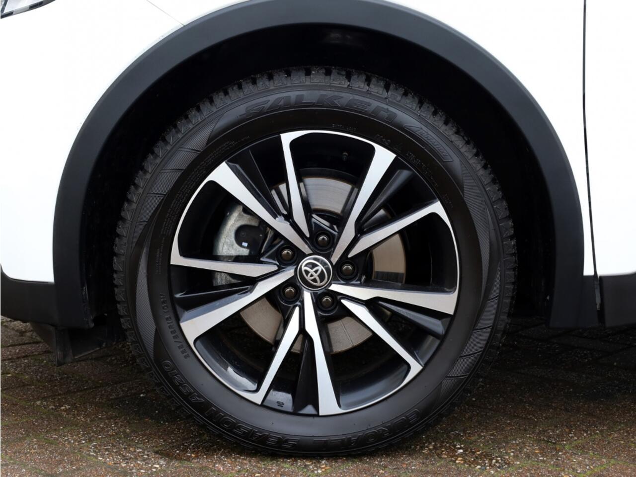 Toyota C-HR 2.0 PHEV 220 Dynamic | Bi-Tone | Premium Navi | Dodehoek