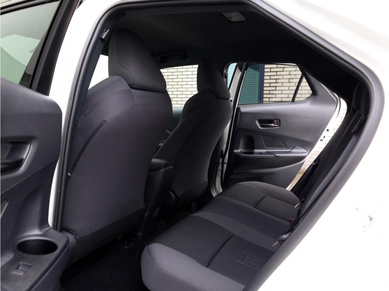 Toyota C-HR 2.0 PHEV 220 Dynamic | Bi-Tone | Dodehoek | Stuurwielverwarming