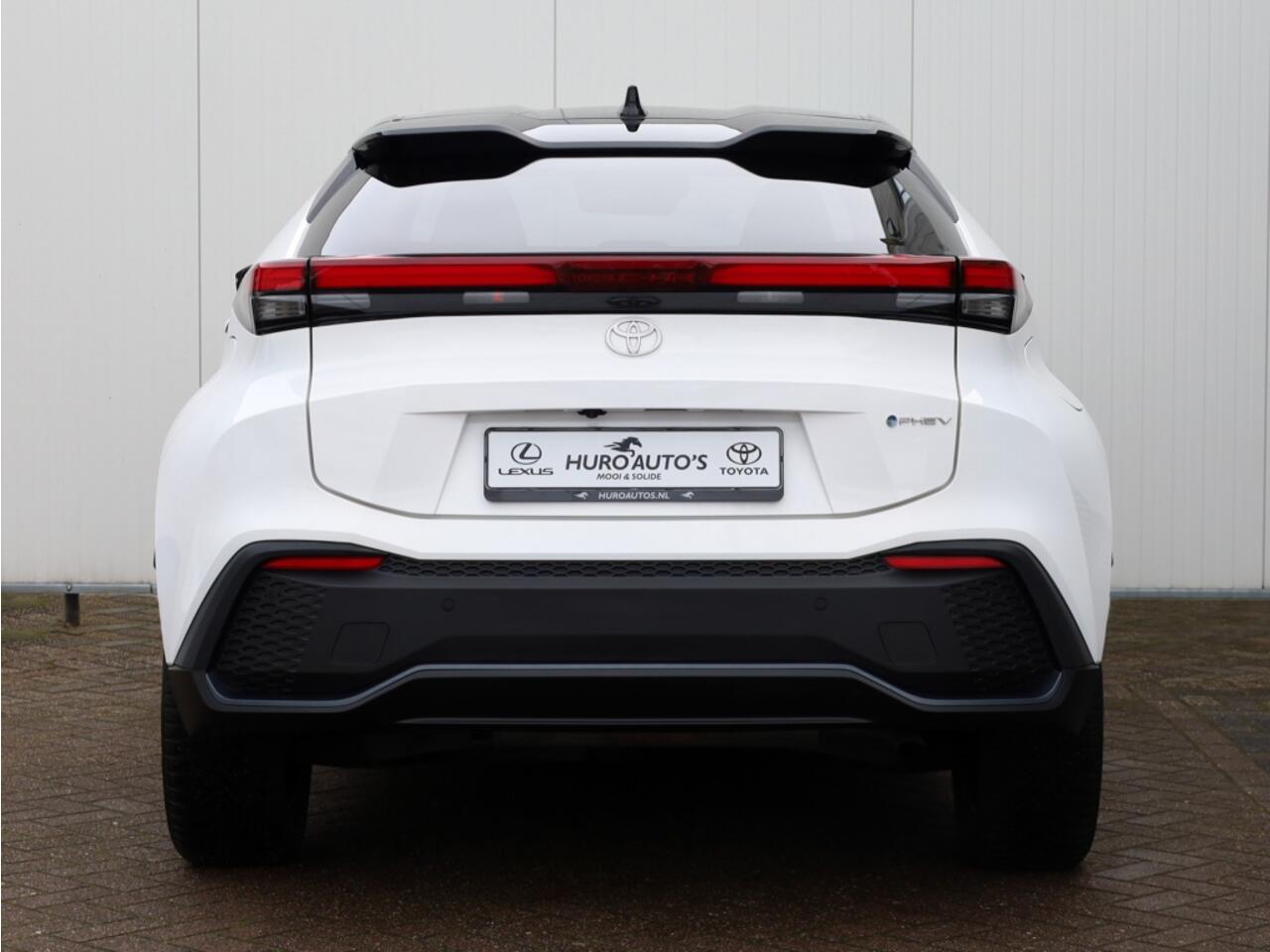 Toyota C-HR 2.0 PHEV 220 Dynamic | Bi-Tone | Stuurwielverwarming | Dodehoek