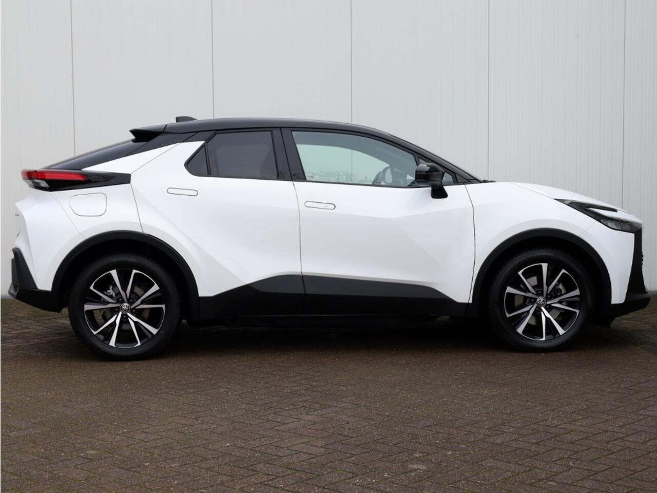 Toyota C-HR 2.0 PHEV 220 Dynamic | Bi-Tone | Stuurwielverwarming | Dodehoek