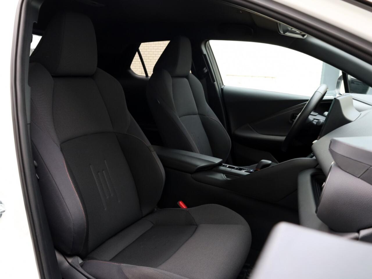 Toyota C-HR 2.0 PHEV 220 Dynamic | Bi-Tone | Dodehoek | Premium Navi