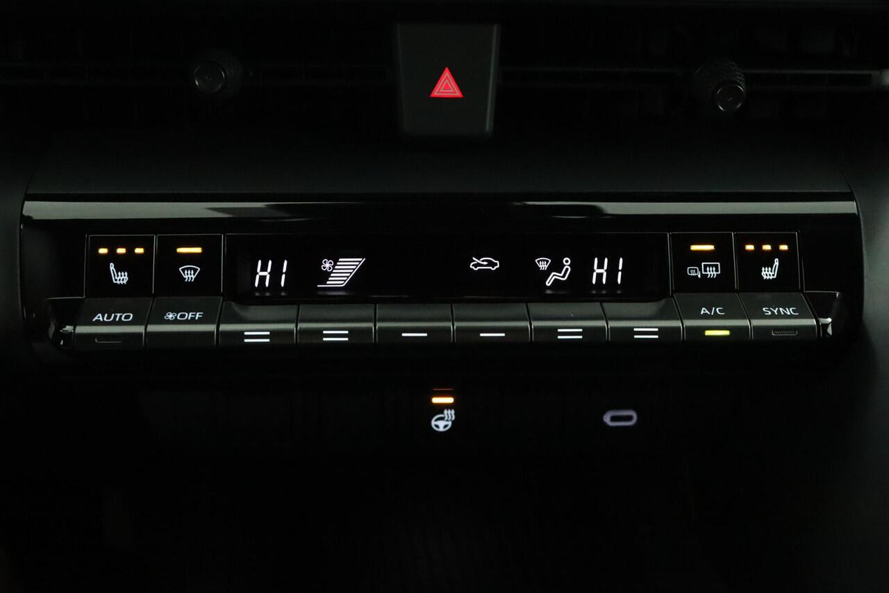 Toyota C-HR 2.0 Plug-in Hybrid 220 Dynamic | 65 KM Elektrische Range | Stoelverwarming | Led Verlichting | Stuurverwarming |