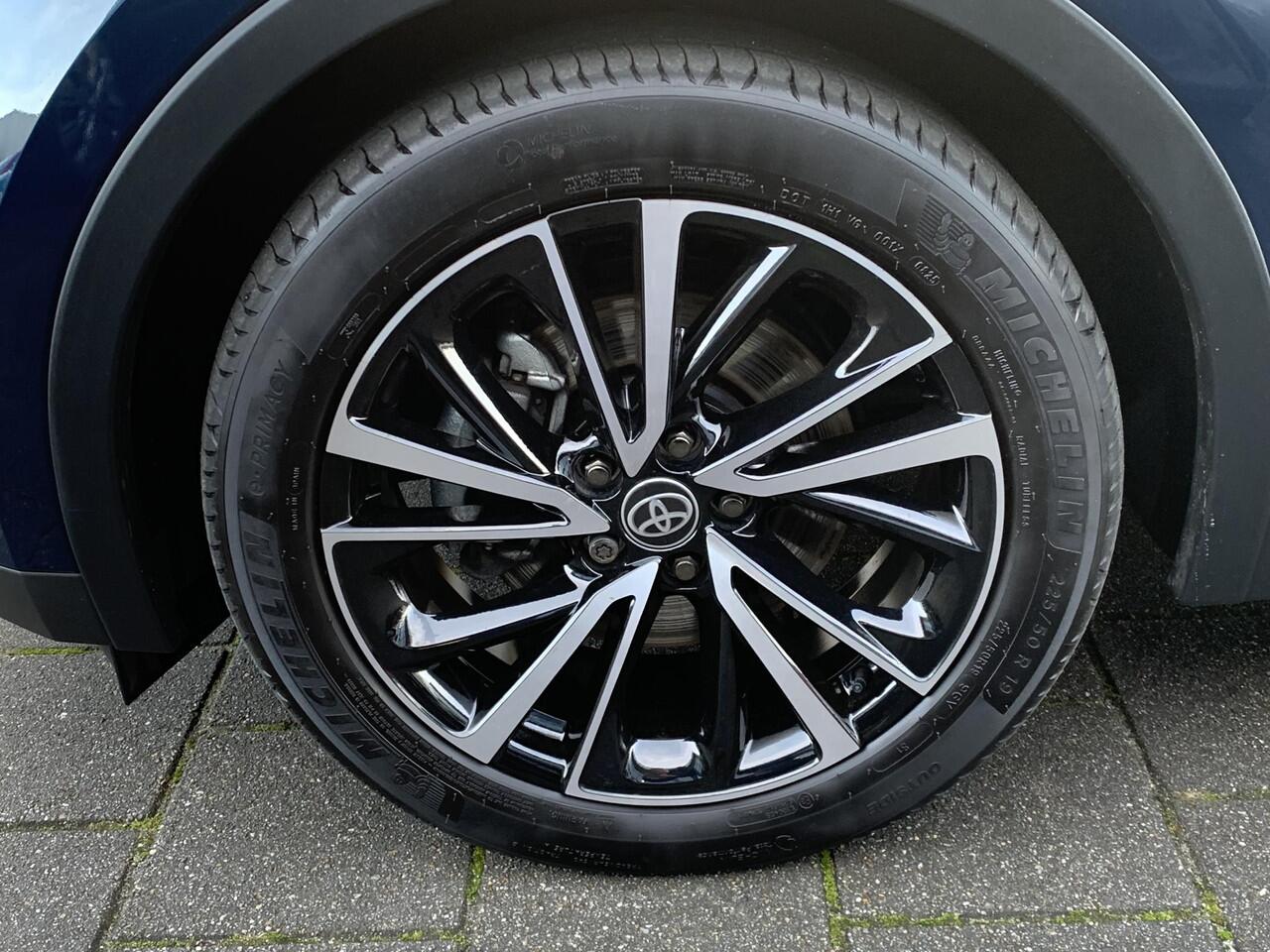 Toyota C-HR 2.0 Plug-in Hybrid 220 Executive