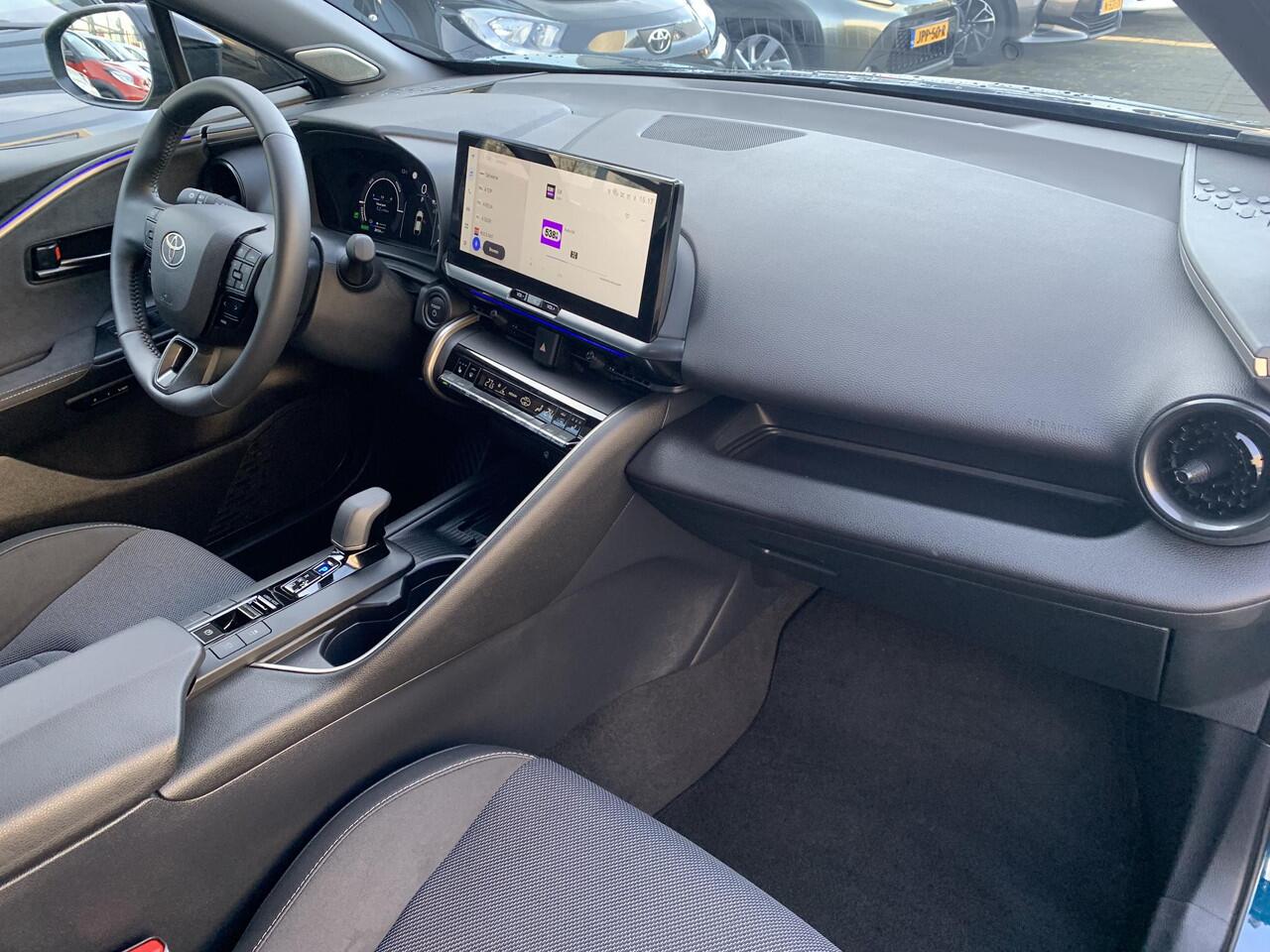 Toyota C-HR 2.0 Plug-in Hybrid 220 Executive