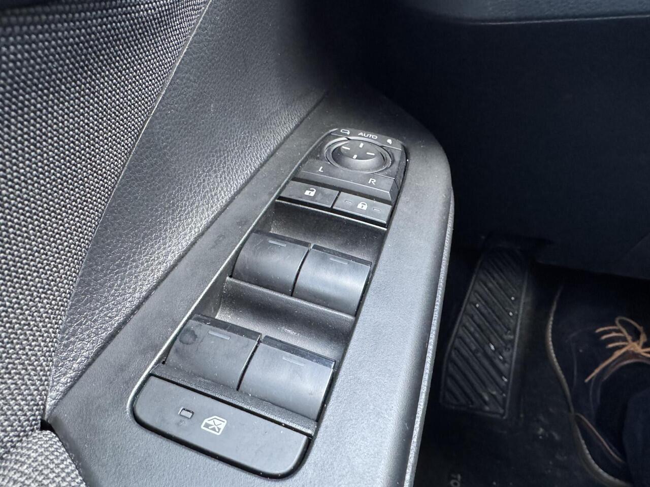 Toyota C-HR 2.0 Plug-in Hybrid 220 Dynamic , Org NL en 1e Eigenaar,