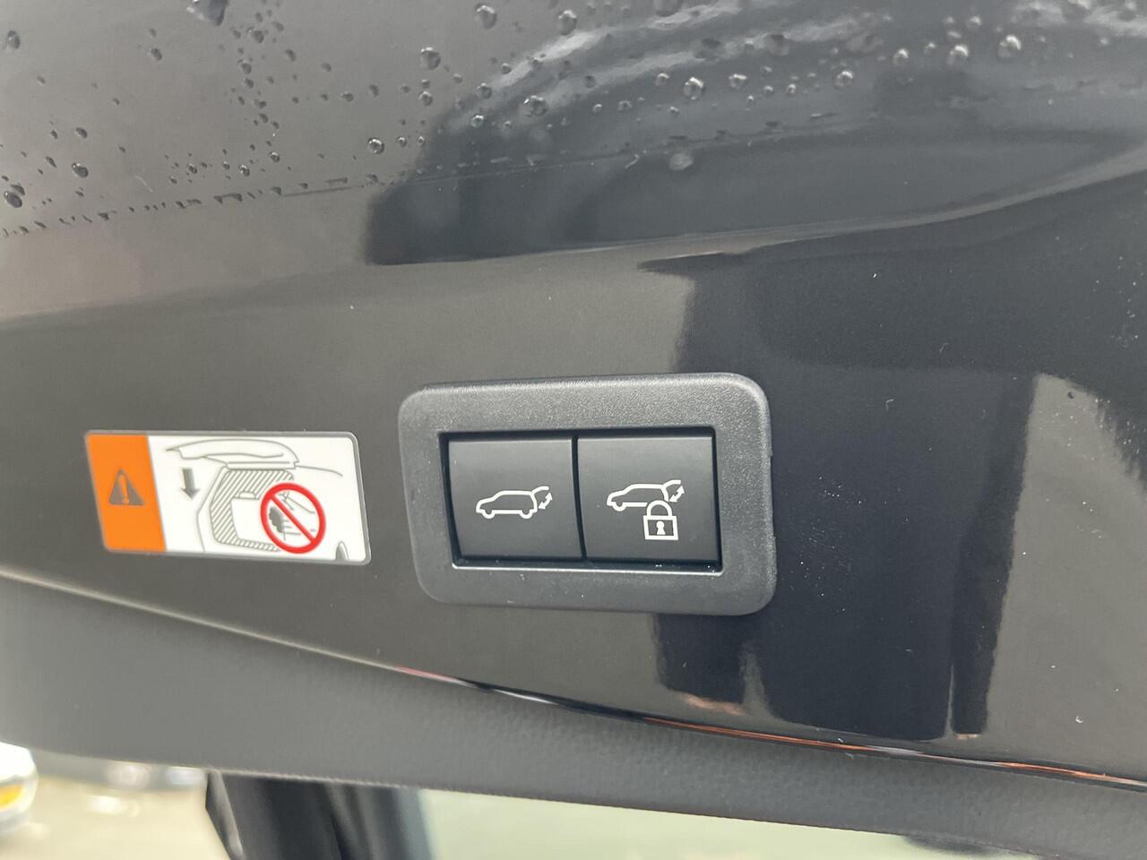 Toyota C-HR 2.0 Plug-in Hybrid 220 Black Edition | Navigatie | Apple CarPlay/Android auto | Achteruitrijcamera | Head-Up display | Elektrische achterklep