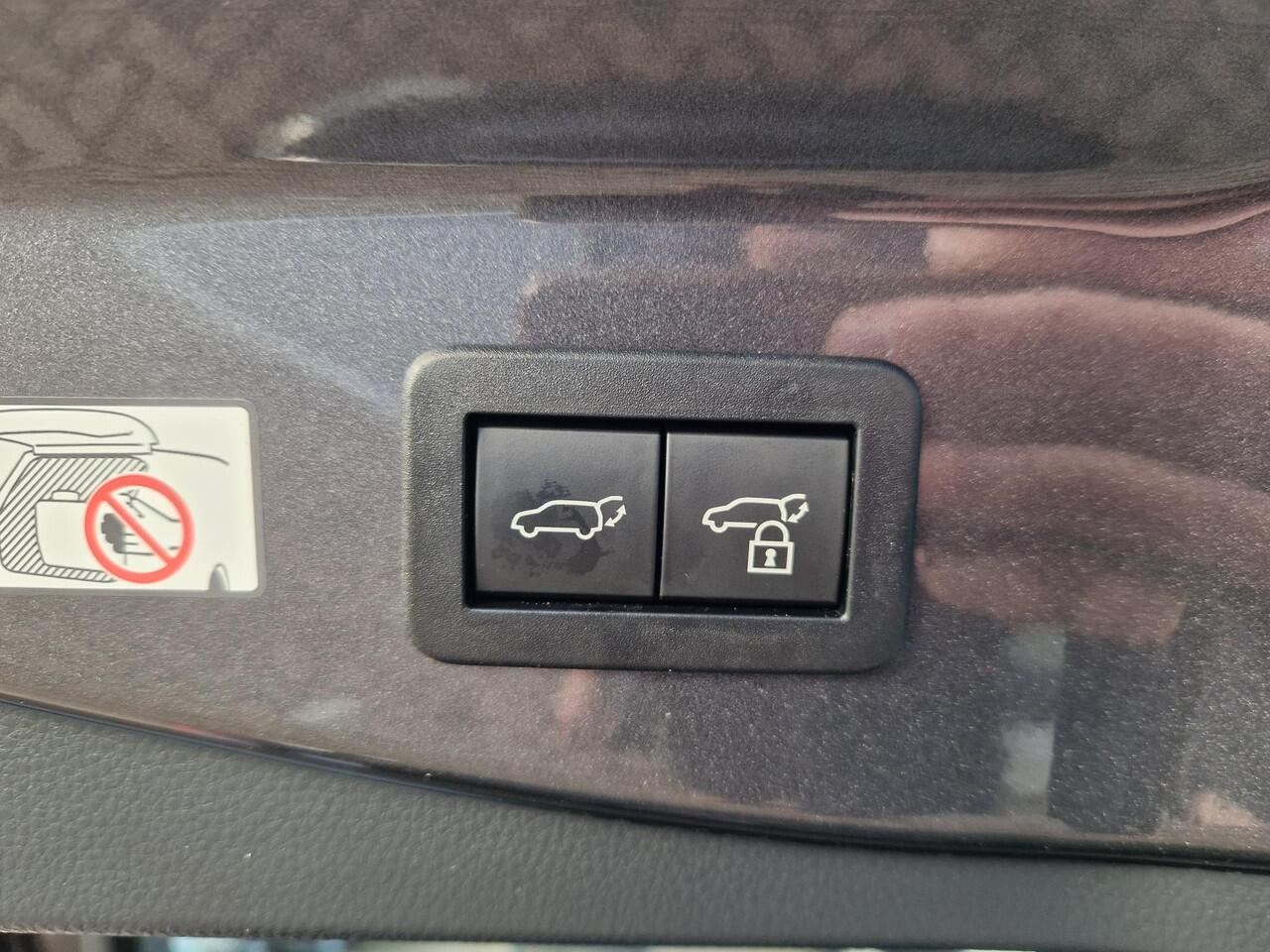 Toyota C-HR 2.0 Plug-in Hybrid 220 Executive