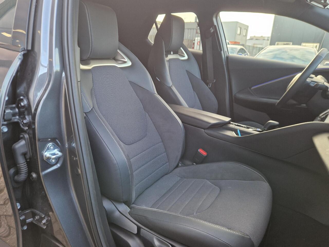 Toyota C-HR 2.0 Plug-in Hybrid 220 Executive