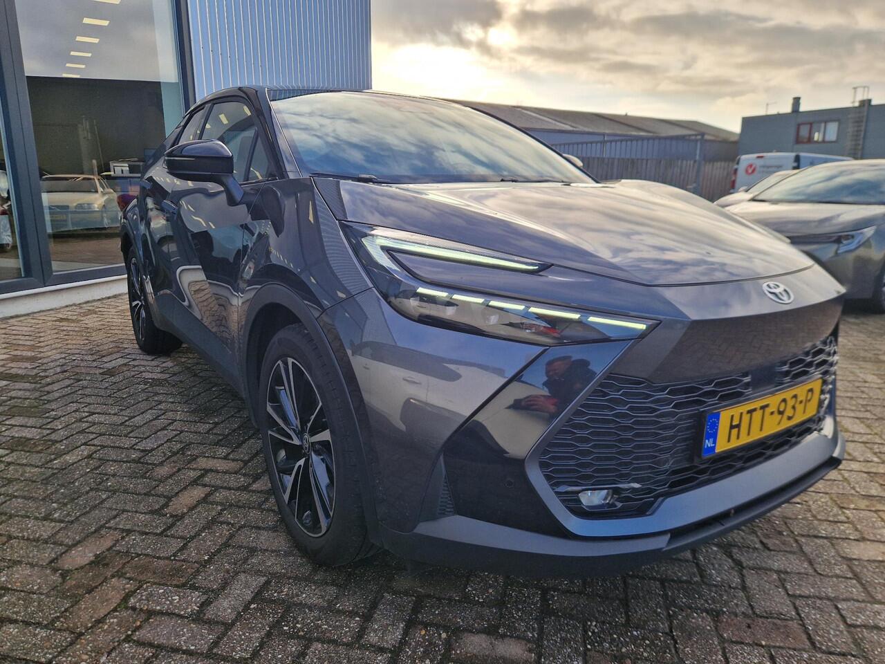 Toyota C-HR 2.0 Plug-in Hybrid 220 Executive