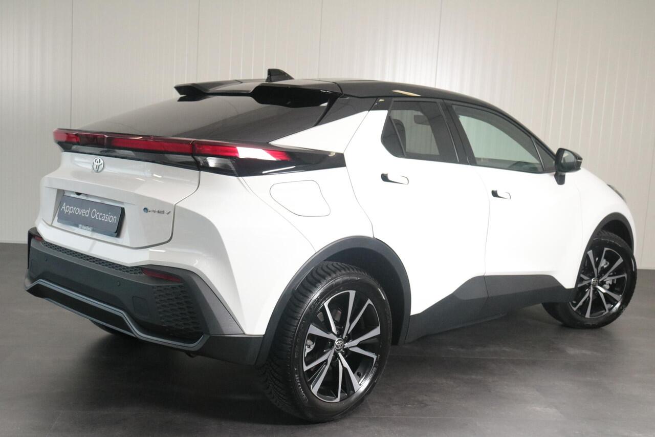 Toyota C-HR 2.0 Plug-in Hybrid 220 Dynamic Limit, Groot scherm Stoelverwarming, Apple Carplay / Android Auto.