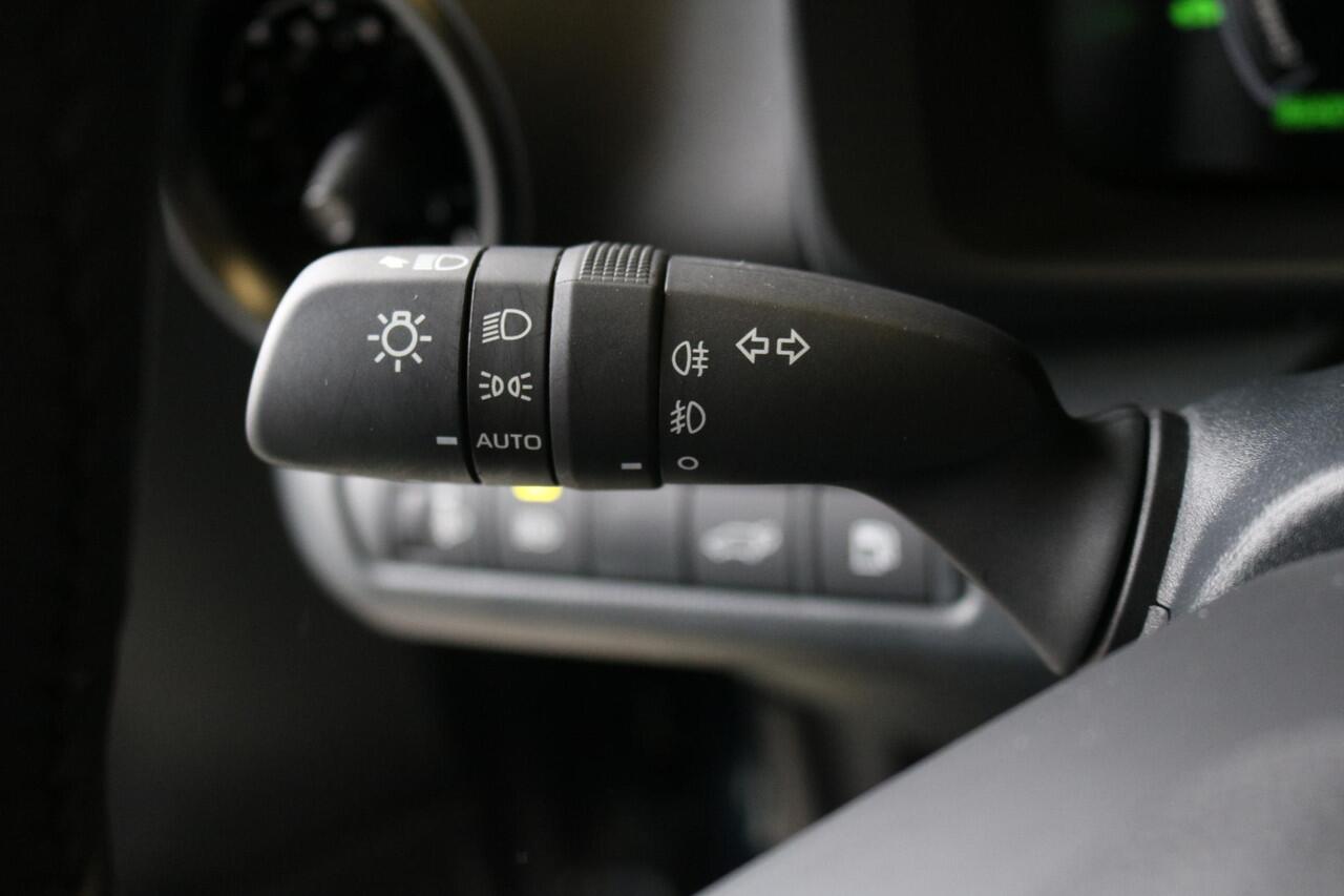 Toyota C-HR 1.8 Hybrid 140 First Edition Bitone, Navi, Carplay , Elek achterklep, Stoelverwarming.