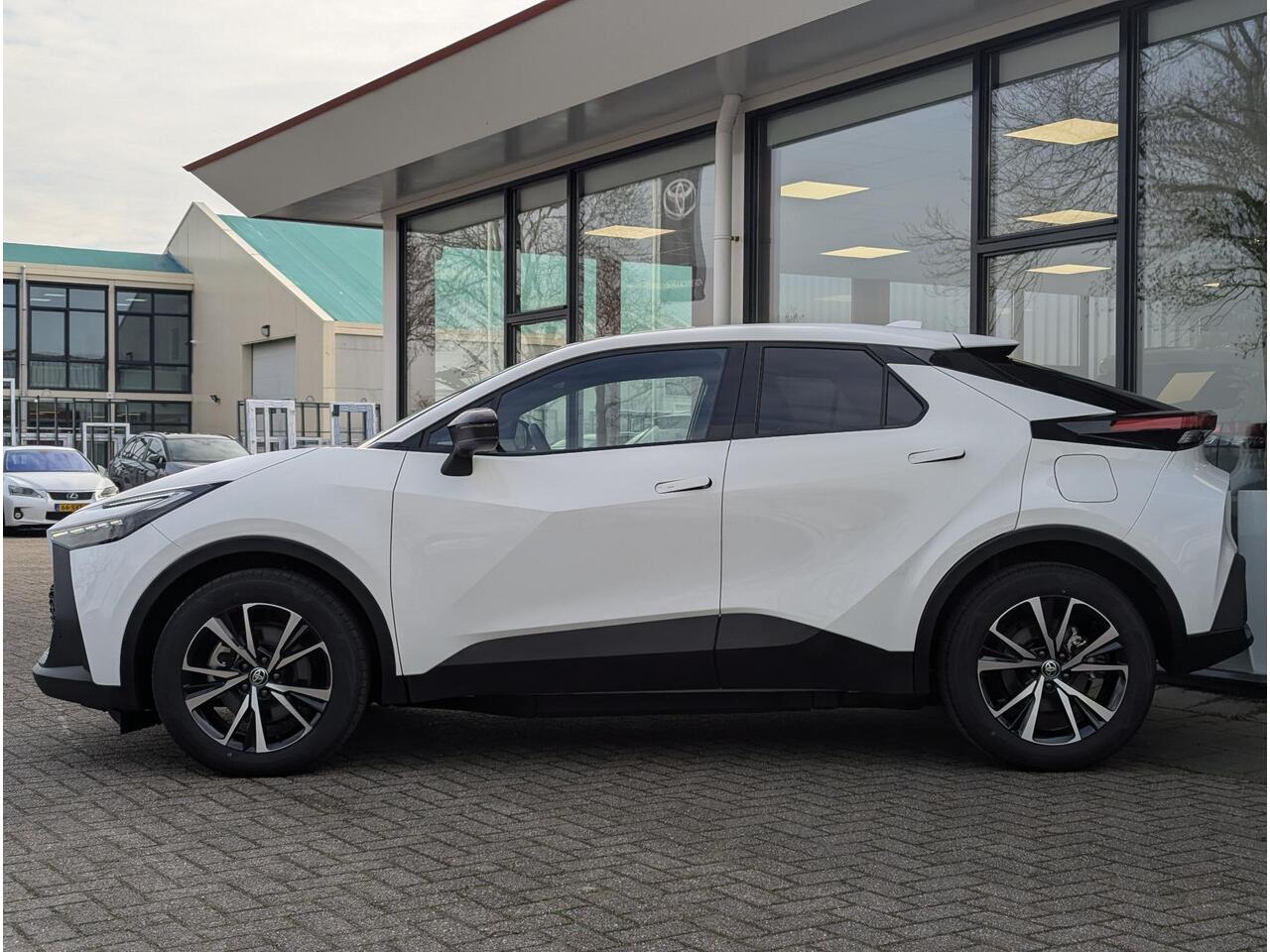 Toyota C-HR 2.0 Plug-in Hybrid 220 Business Plus | Stoel- stuurverwarming | BSM | ACC | PDC rondom | Camera | Prisma led | Keyless
