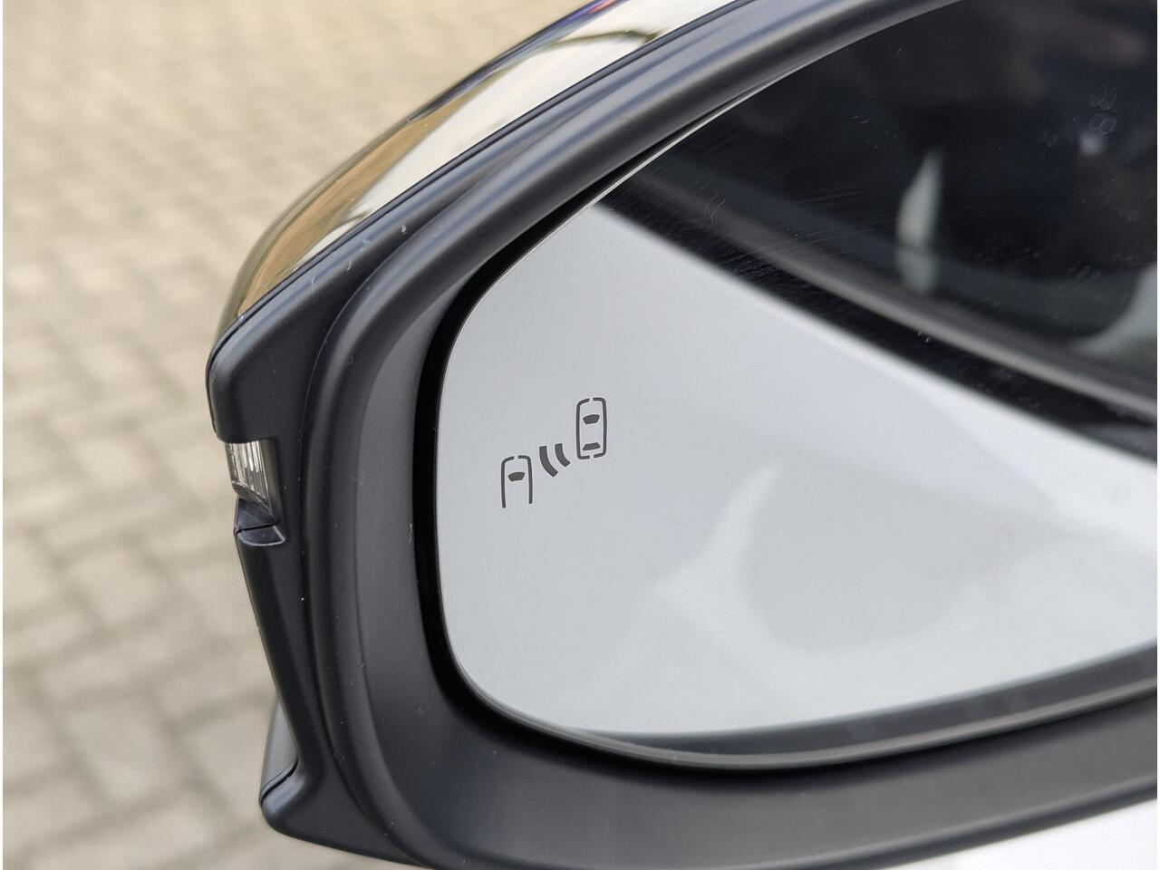 Toyota C-HR 2.0 Plug-in Hybrid 220 Business Plus | Stoel- stuurverwarming | BSM | ACC | PDC rondom | Camera | Prisma led | Keyless