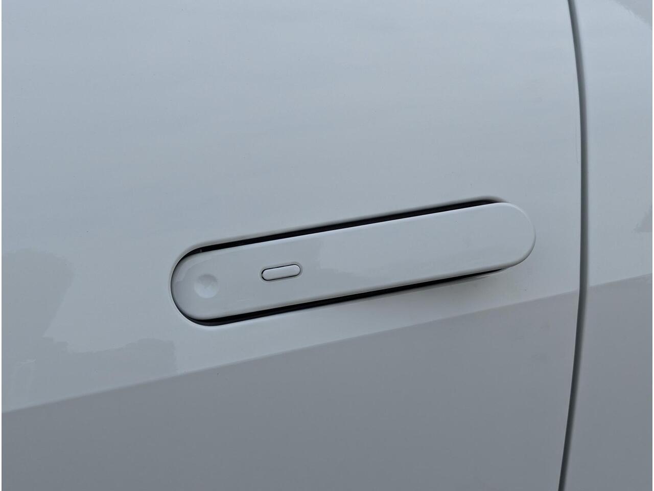 Toyota C-HR 2.0 Plug-in Hybrid 220 Business Plus | Stoel- stuurverwarming | BSM | ACC | PDC rondom | Camera | Prisma led | Keyless