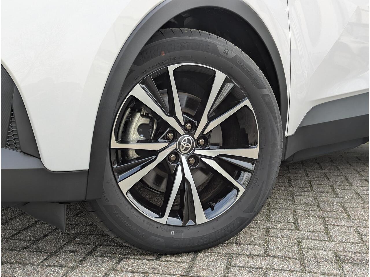 Toyota C-HR 2.0 Plug-in Hybrid 220 Business Plus | Stoel- stuurverwarming | BSM | ACC | PDC rondom | Camera | Prisma led | Keyless