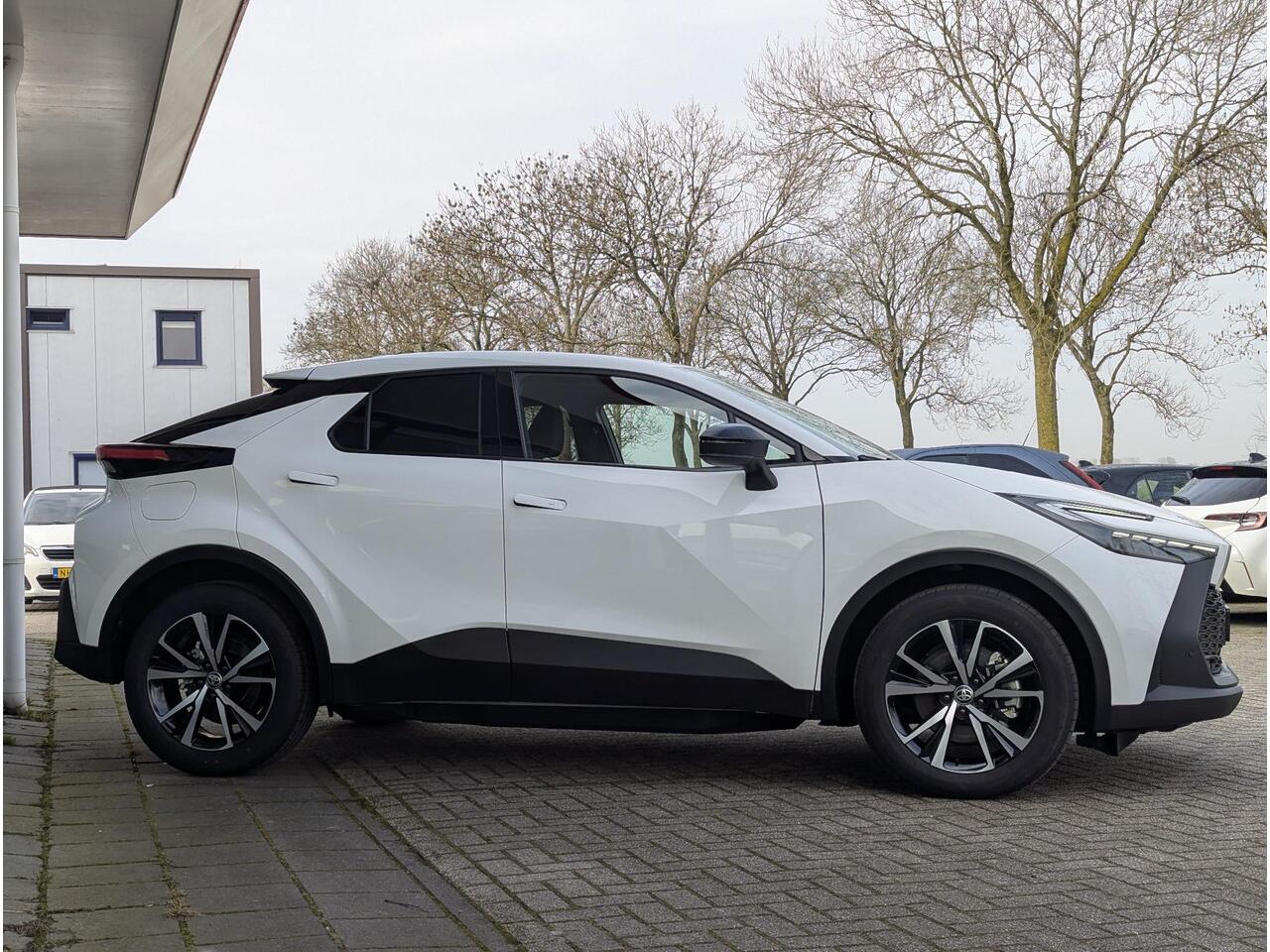 Toyota C-HR 2.0 Plug-in Hybrid 220 Business Plus | Stoel- stuurverwarming | BSM | ACC | PDC rondom | Camera | Prisma led | Keyless