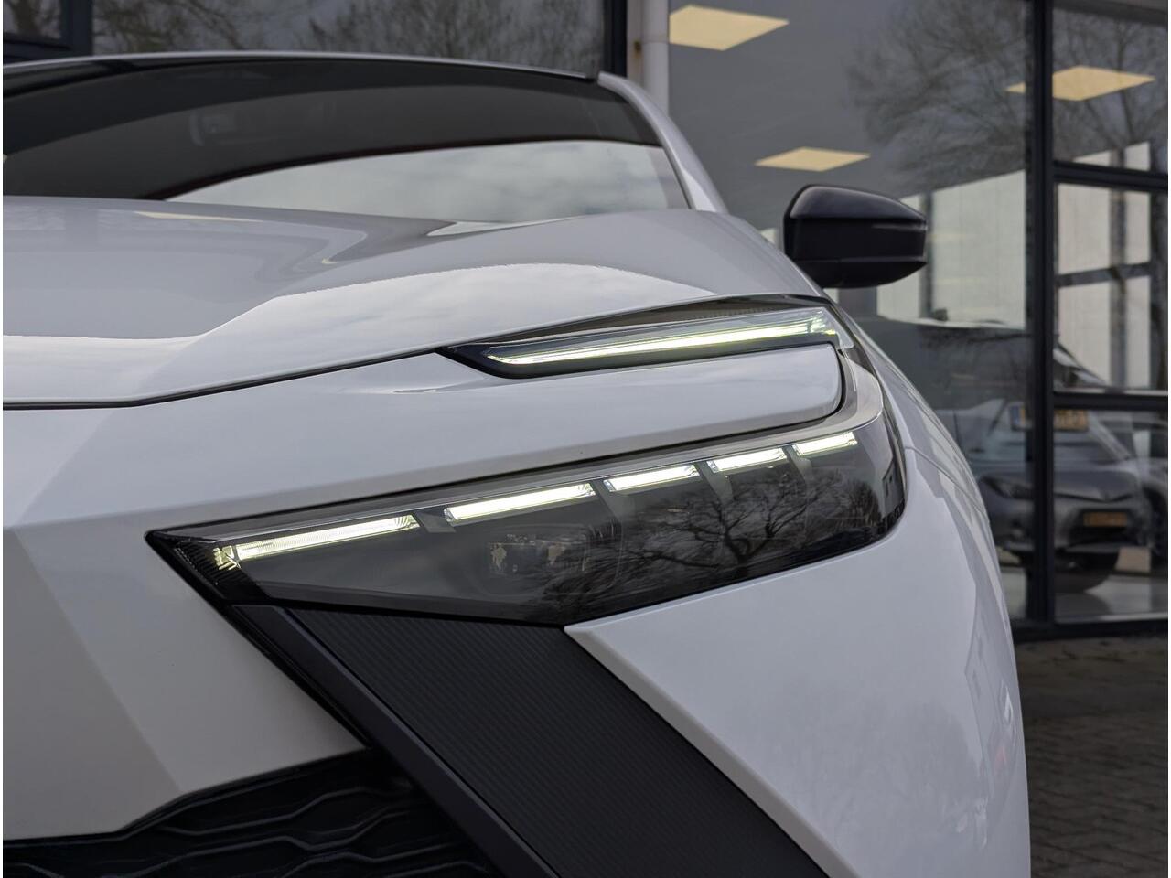 Toyota C-HR 2.0 Plug-in Hybrid 220 Business Plus | Stoel- stuurverwarming | BSM | ACC | PDC rondom | Camera | Prisma led | Keyless