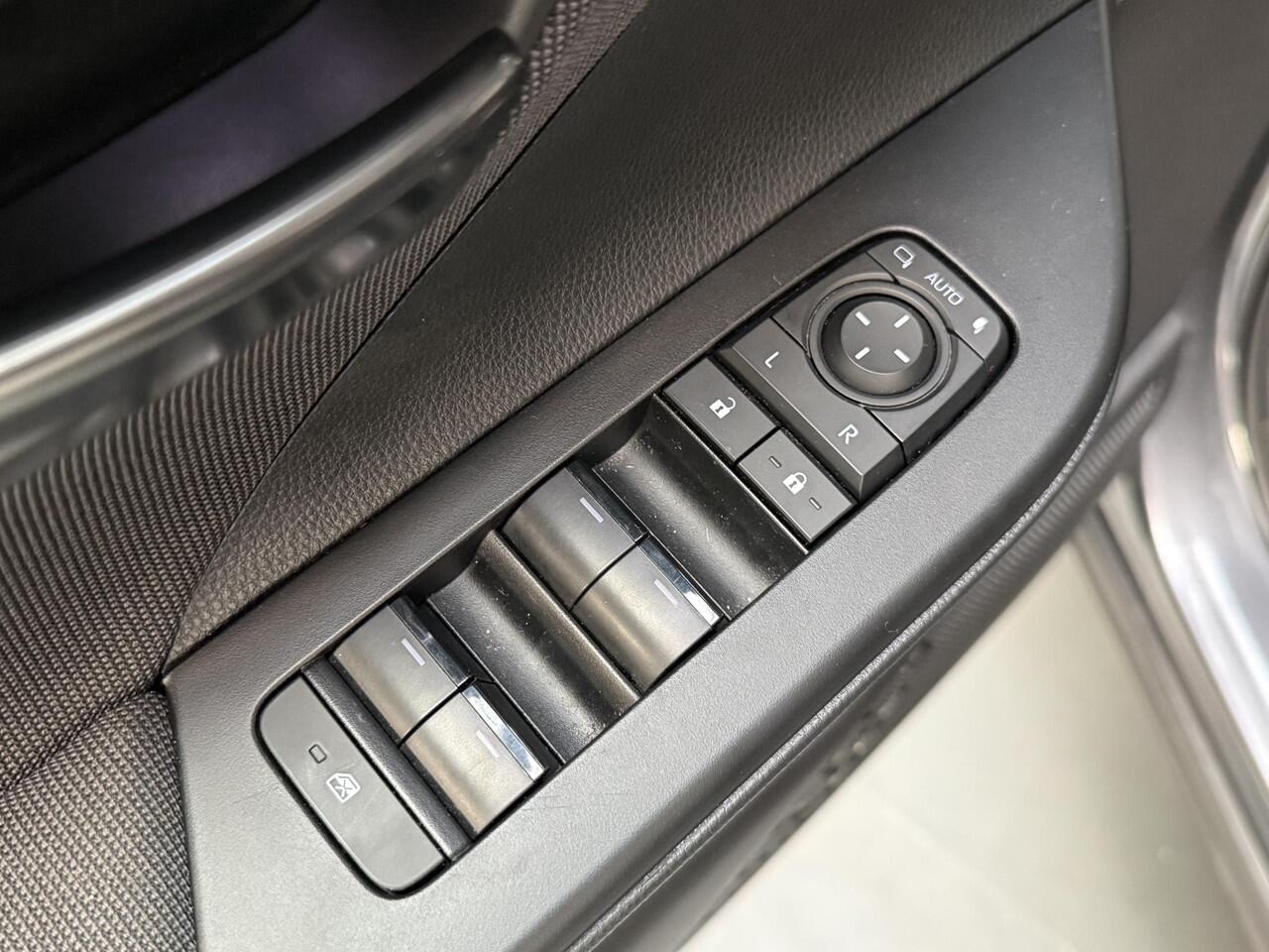 Toyota C-HR 2.0 Plug-in Hybrid 220 Dynamic