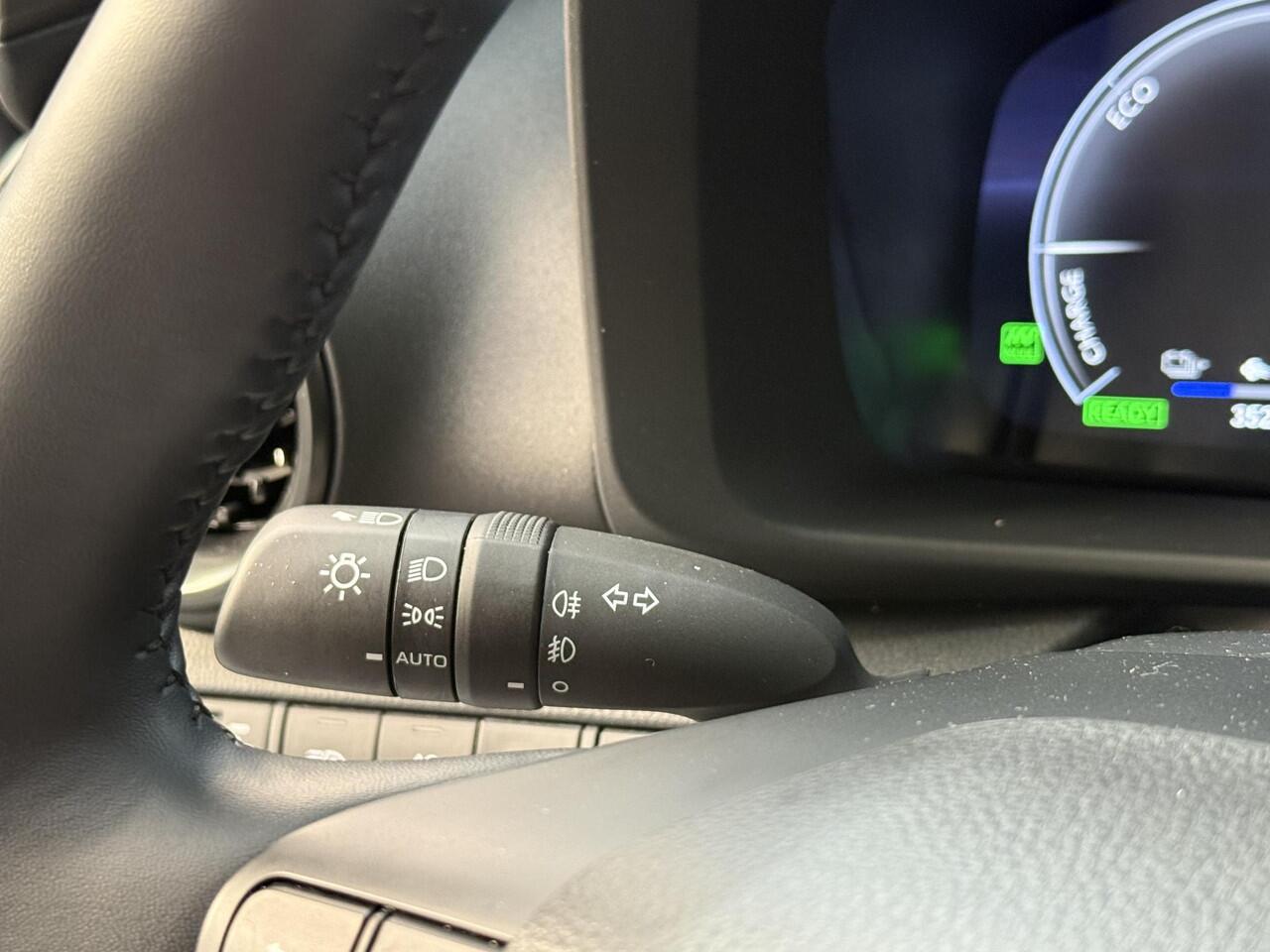 Toyota C-HR 2.0 Plug-in Hybrid 220 Dynamic