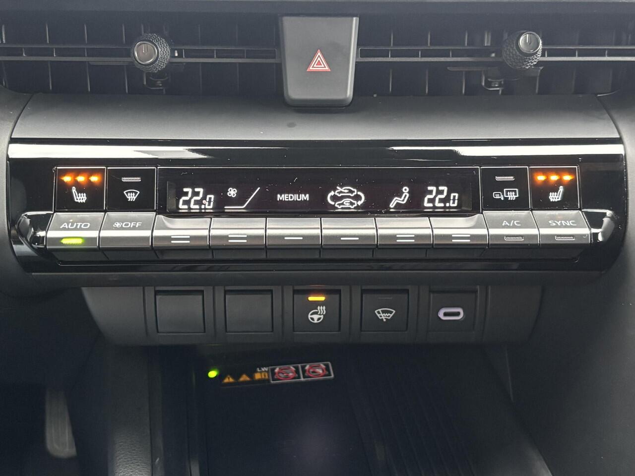 Toyota C-HR 1.8 Hybrid 140 First Edition Automaat / Fabrieksgarantie tot 10 jaar mogelijk * / Stuur-, stoel- en voorruitverwarming / Navigatie / Elektrische Achterklep / Camera / Dual Zone Climate Control / Apple Carplay/Android auto / 18" LM wielen /