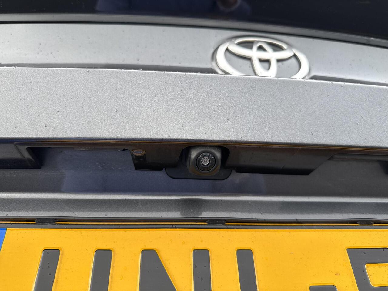 Toyota C-HR 2.0 Plug-in Hybrid 220 Dynamic | Navigatie | Apple CarPlay/Android auto | Achteruitrijcamera | Stuur en stoelverwarming