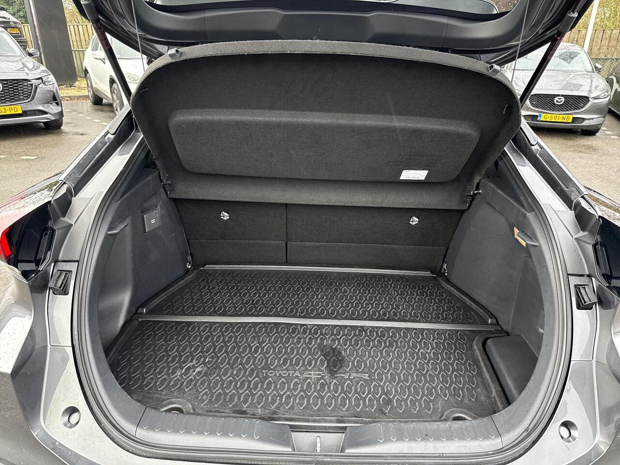 Toyota C-HR 2.0 Plug-in Hybrid 220 Dynamic | Navigatie | Apple CarPlay/Android auto | Achteruitrijcamera | Stuur en stoelverwarming