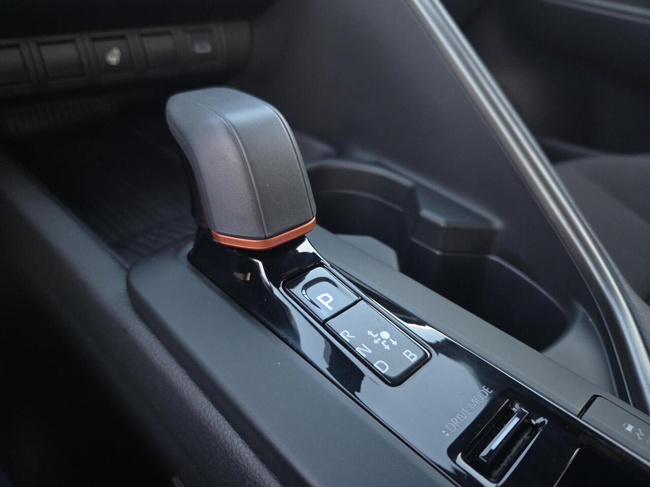 Toyota C-HR 2.0 Plug-in Hybrid 220 Dynamic | Apple CarPlay | Stuur verwarming | Blindspot | Rijklaar incl. garantie |