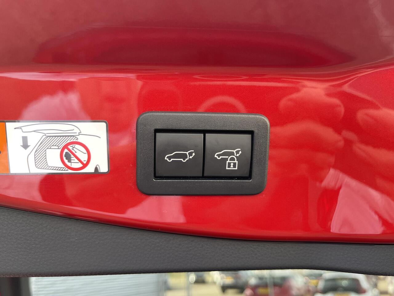 Toyota C-HR 2.0 Plug-in Hybrid 220 First Edition